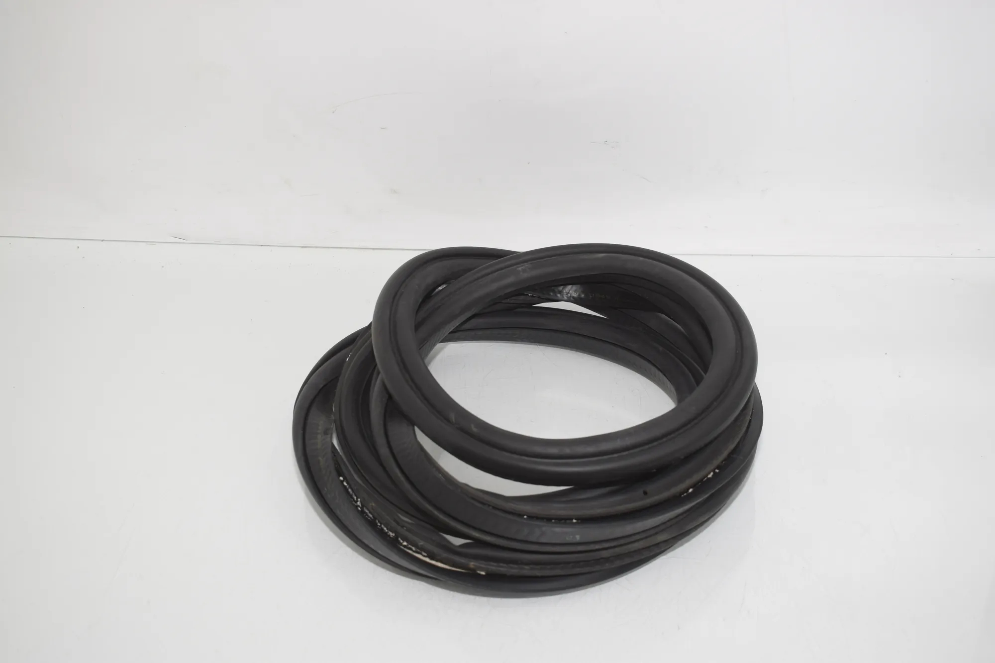 Tailgate Rubber Seal – OEM 7439016 · BMW i3 (I01) s Range Extender 2019
