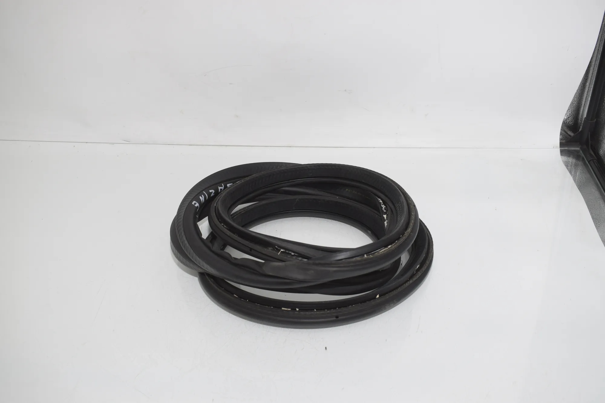 Tailgate Rubber Seal – OEM 7439016 · BMW i3 (I01) s Range Extender 2019 – 2