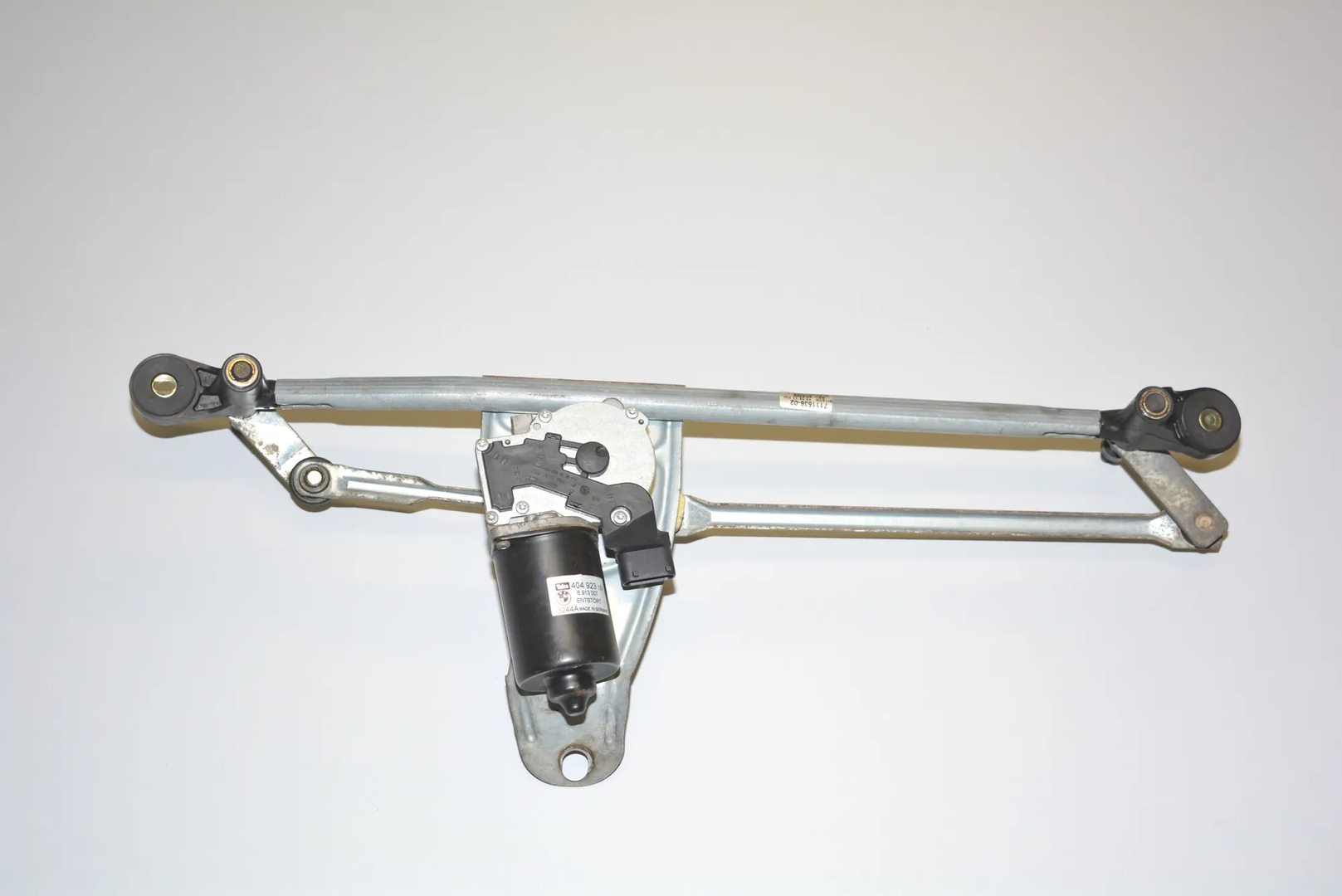 Front Windshield Wiper Mechanism – OEM 6913007 · BMW X5 (E53) 4.4 i 2004