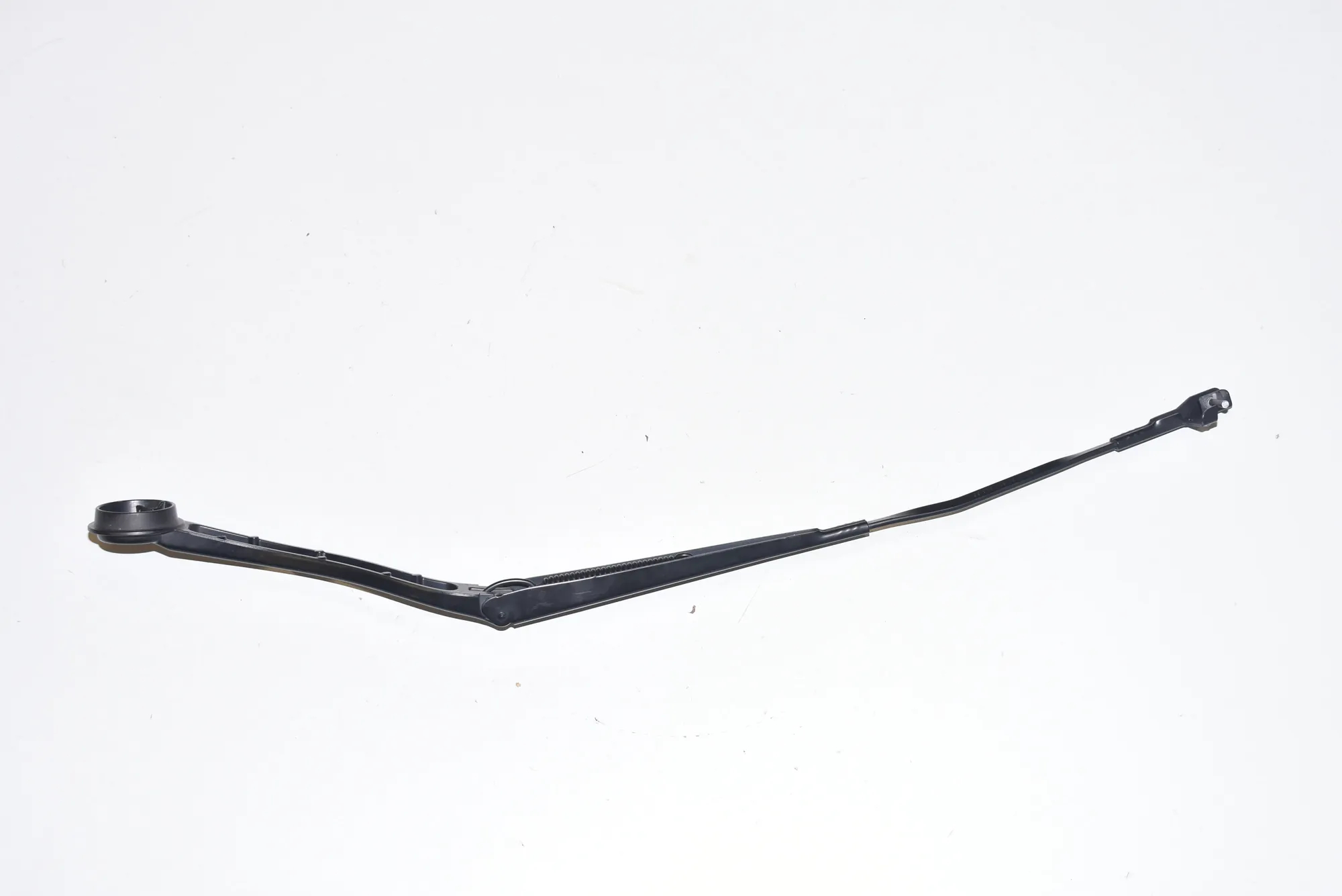 Front Wiper Arms – OEM 7322166 · BMW i3 (I01) BMW i3 (I01) Hybrid 2016