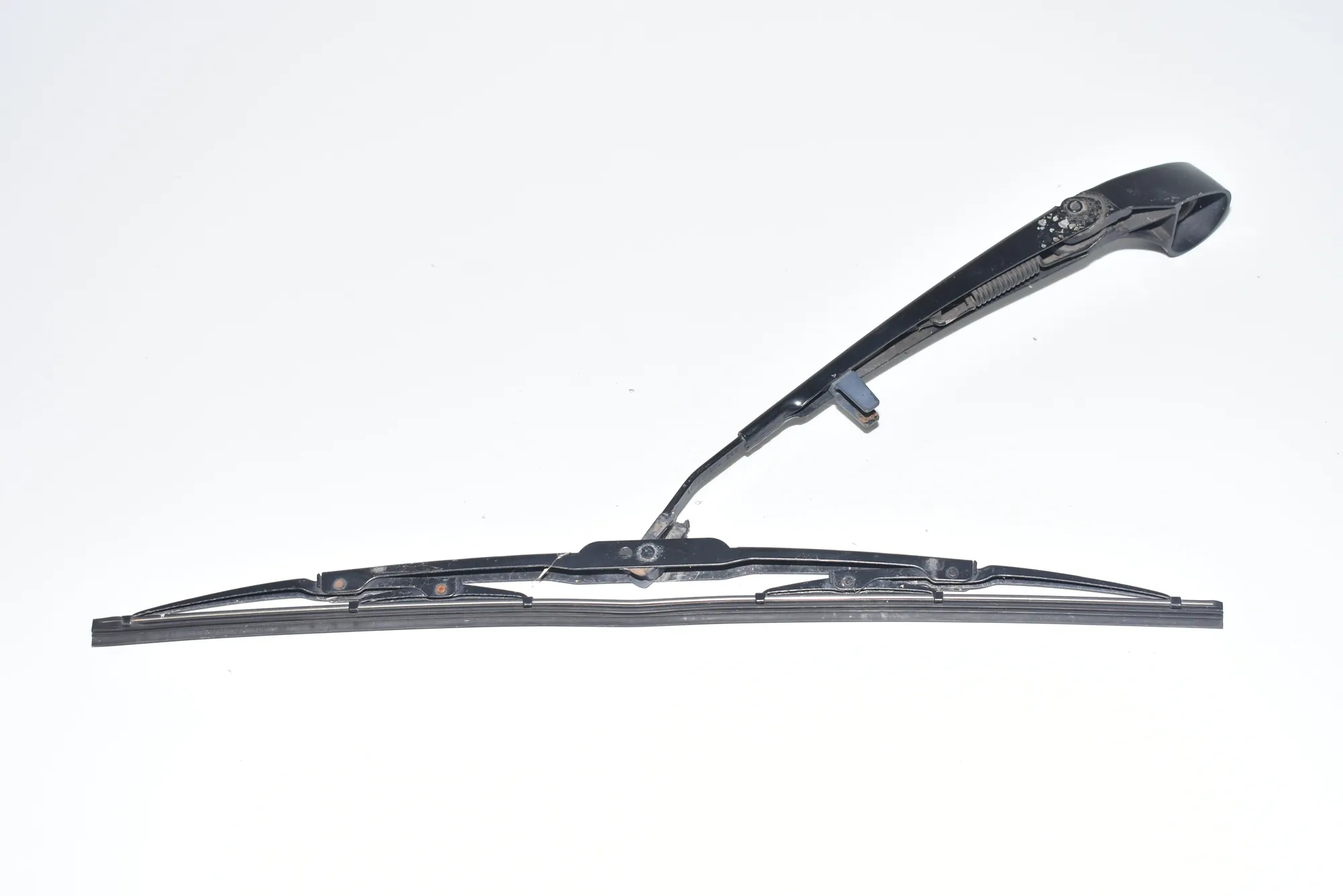 Tailgate Window Wiper Arm – OEM 7068076 · BMW X5 (E53) 4.6 is 2002 – 3