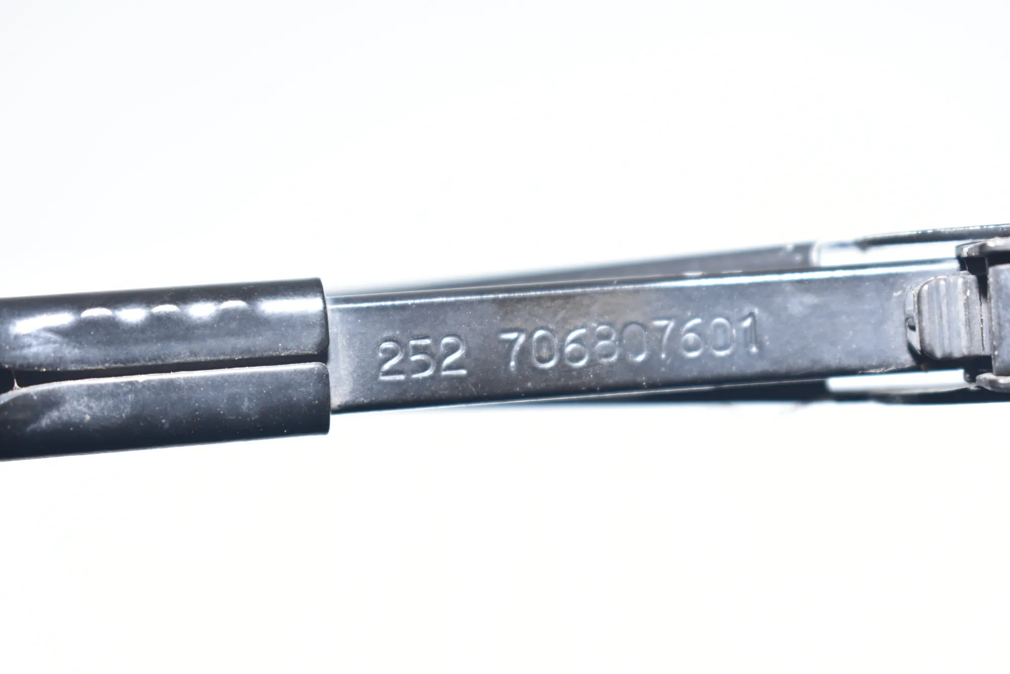 Tailgate Window Wiper Arm – OEM 7068076 · BMW X5 (E53) 4.6 is 2002 – 4