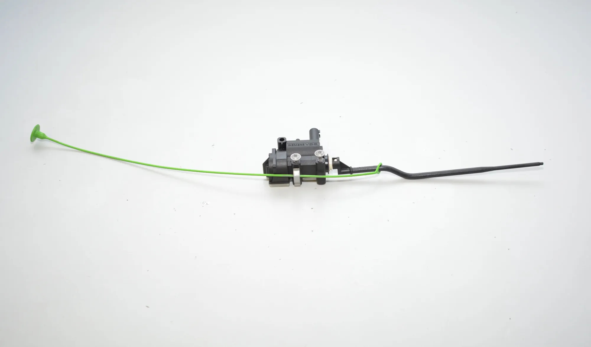 Fuel Tank Cover Lock – OEM 6985880 · BMW 3 (E90) 330 d 2009 – 2
