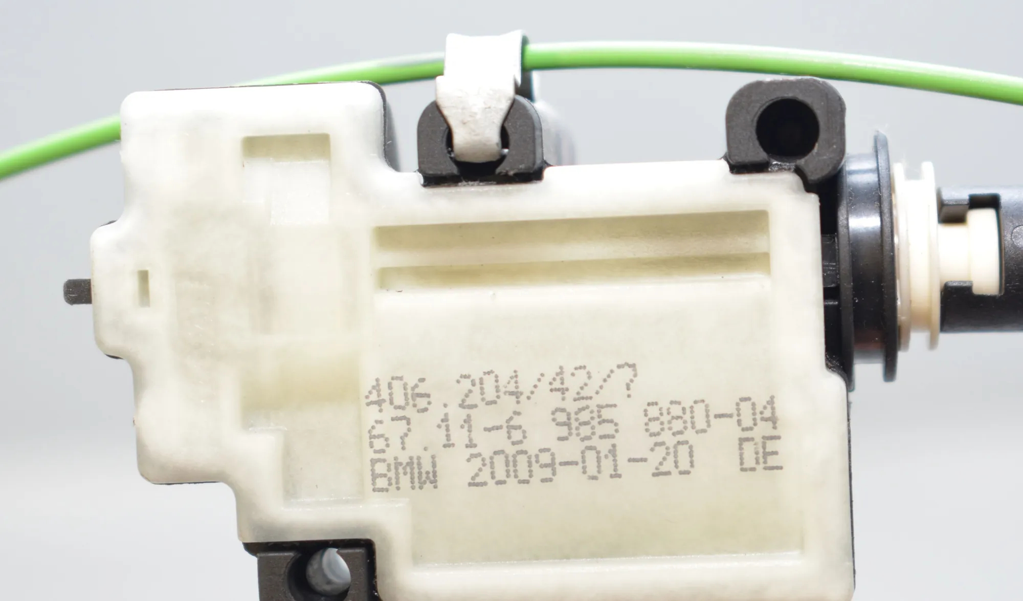 Fuel Tank Cover Lock – OEM 6985880 · BMW 3 (E90) 330 d 2009 – 5