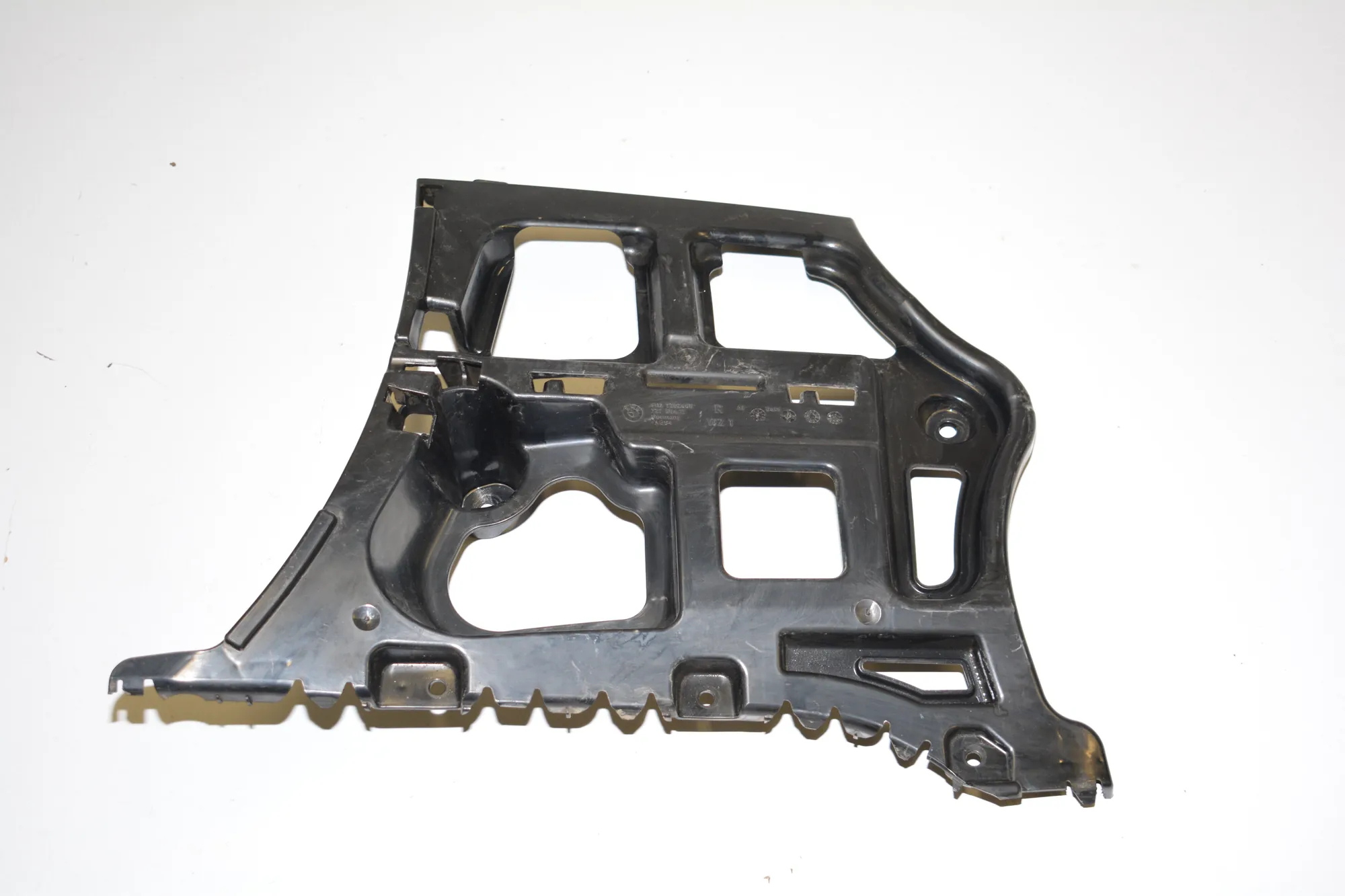 Rear Right Bumper Bracket – OEM 7202668 · BMW 3 (E90) 330 d 2009