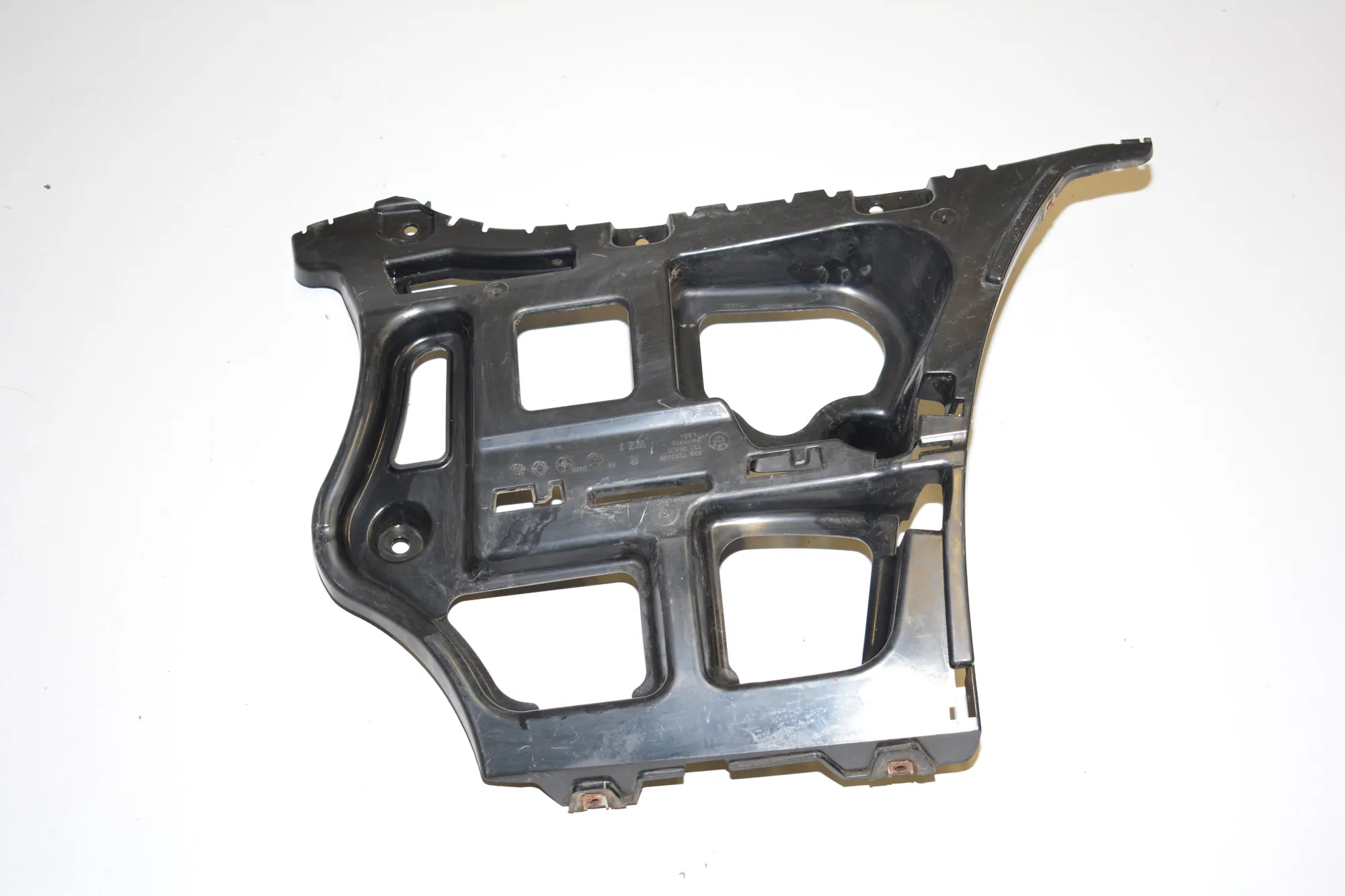 Rear Right Bumper Bracket – OEM 7202668 · BMW 3 (E90) 330 d 2009 – 2