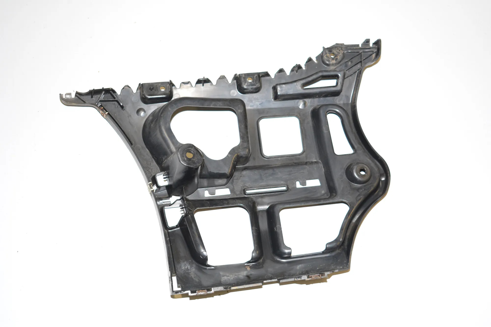 Rear Right Bumper Bracket – OEM 7202668 · BMW 3 (E90) 330 d 2009 – 3