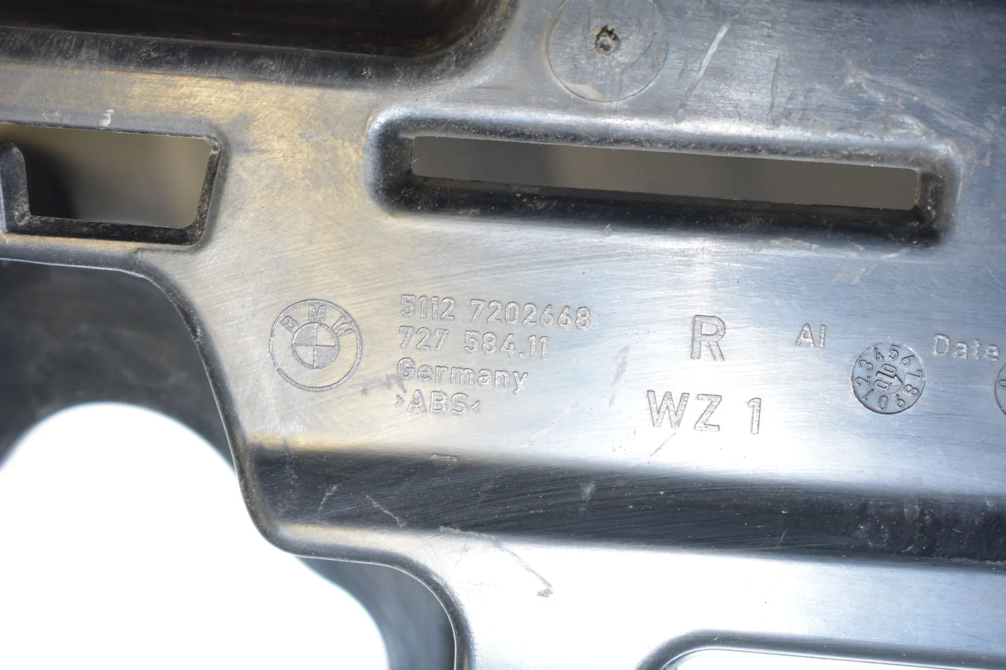 Rear Right Bumper Bracket – OEM 7202668 · BMW 3 (E90) 330 d 2009 – 5