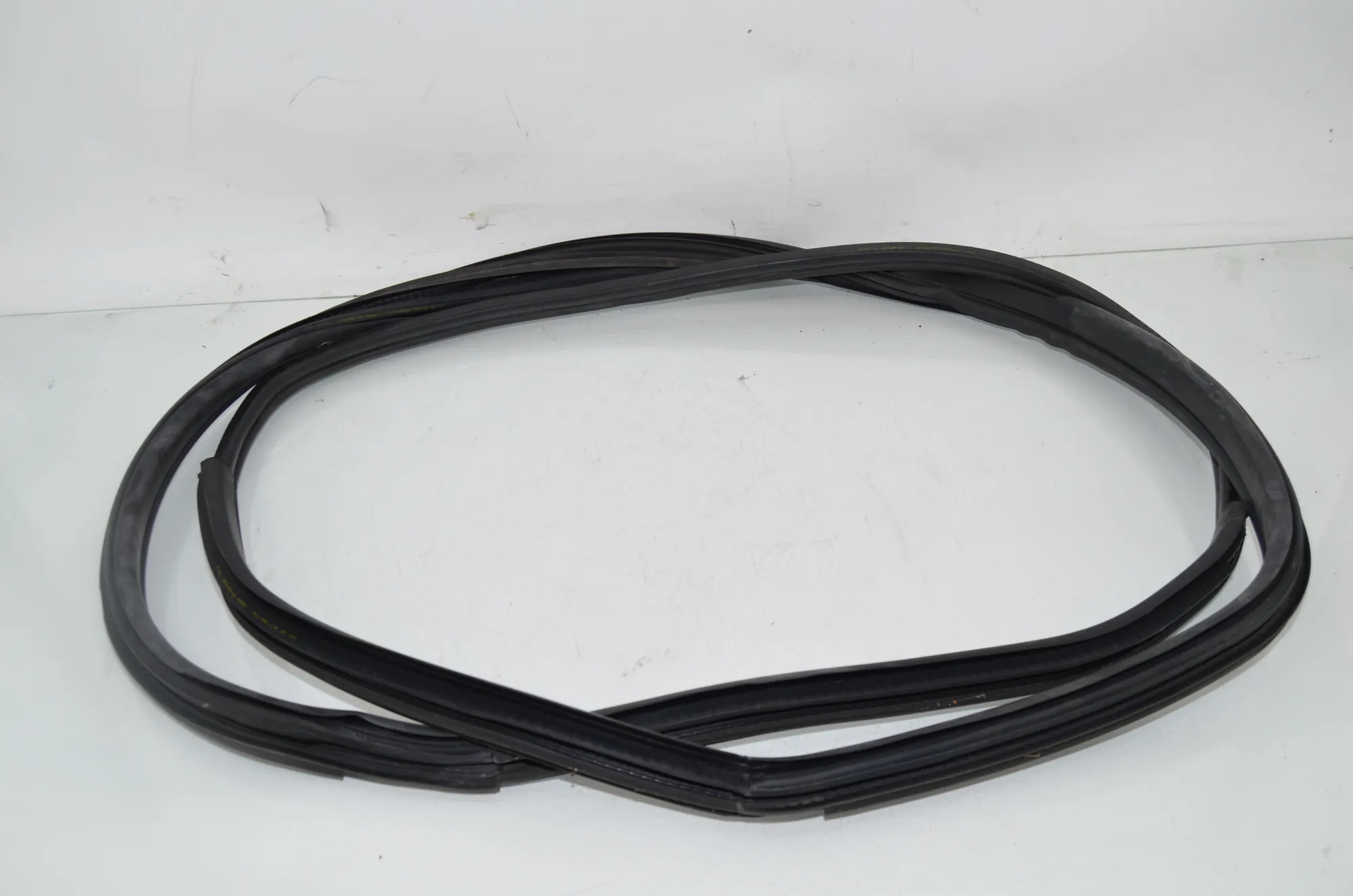 Front Right Door Seal Rubber – OEM 7361018 · BMW i3 (I01) s Range Extender 2019 – 2