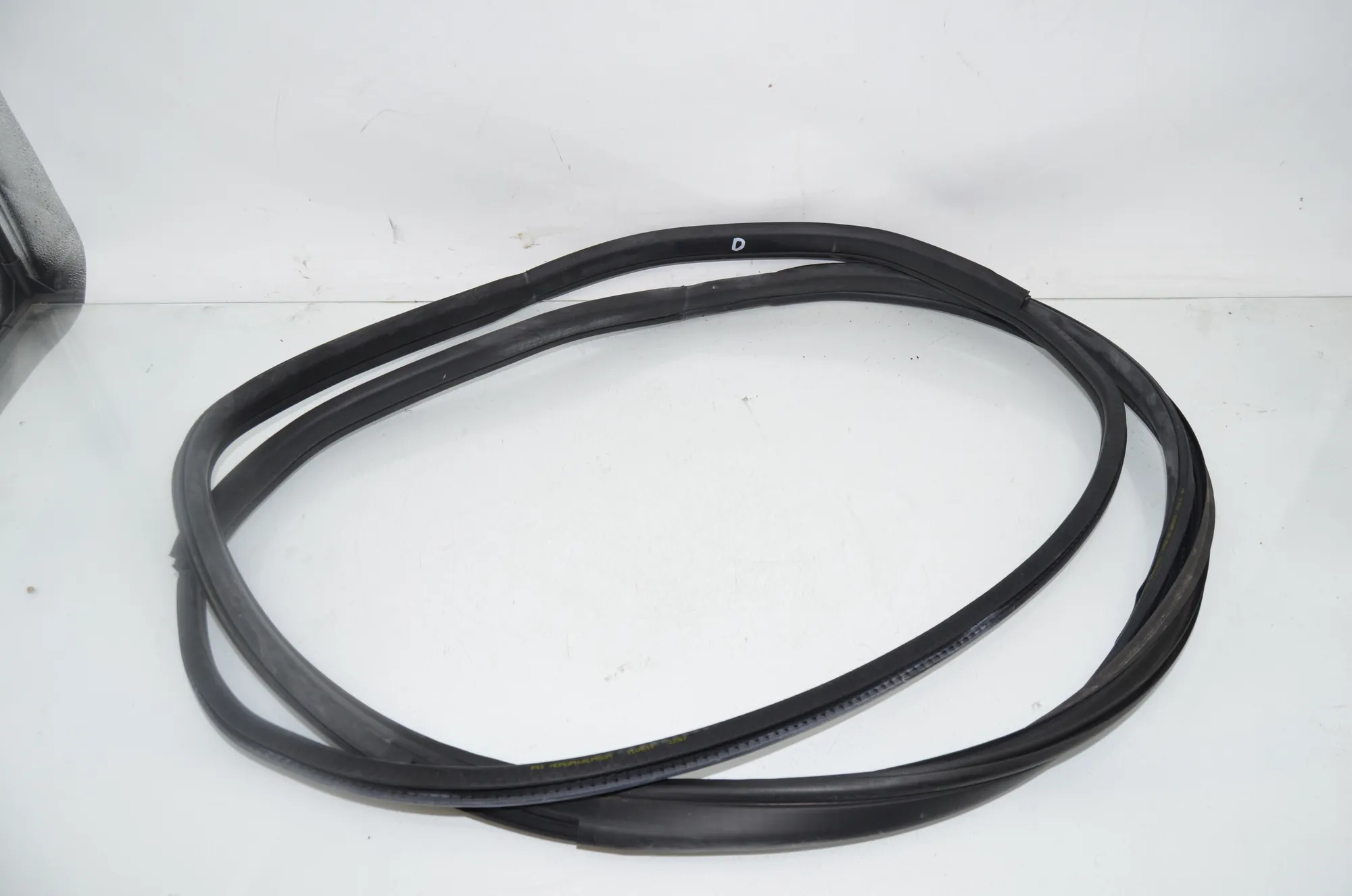 Front Right Door Seal Rubber – OEM 7361018 · BMW i3 (I01) s Range Extender 2019