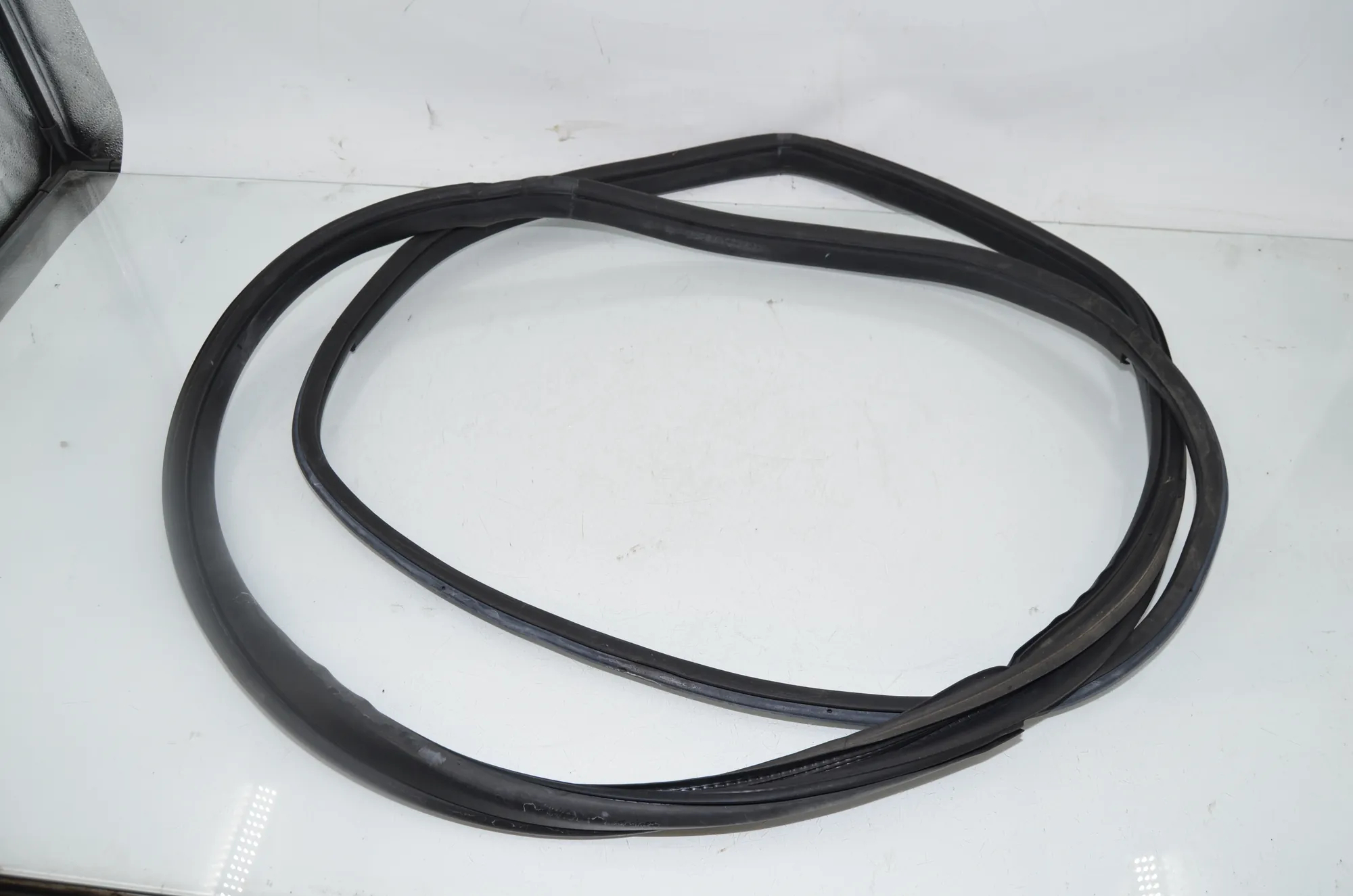 Front Right Door Seal Rubber – OEM 7361018 · BMW i3 (I01) s Range Extender 2019 – 3