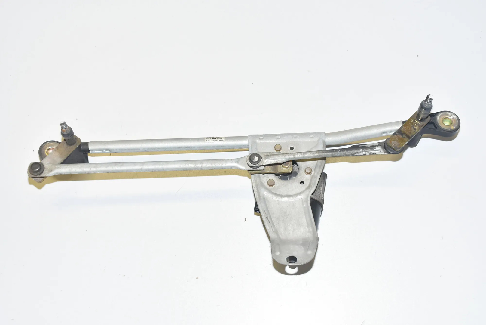 Front Windshield Wiper Mechanism – OEM 7046571 · BMW X5 (E53) 4.6 is 2002 – 2