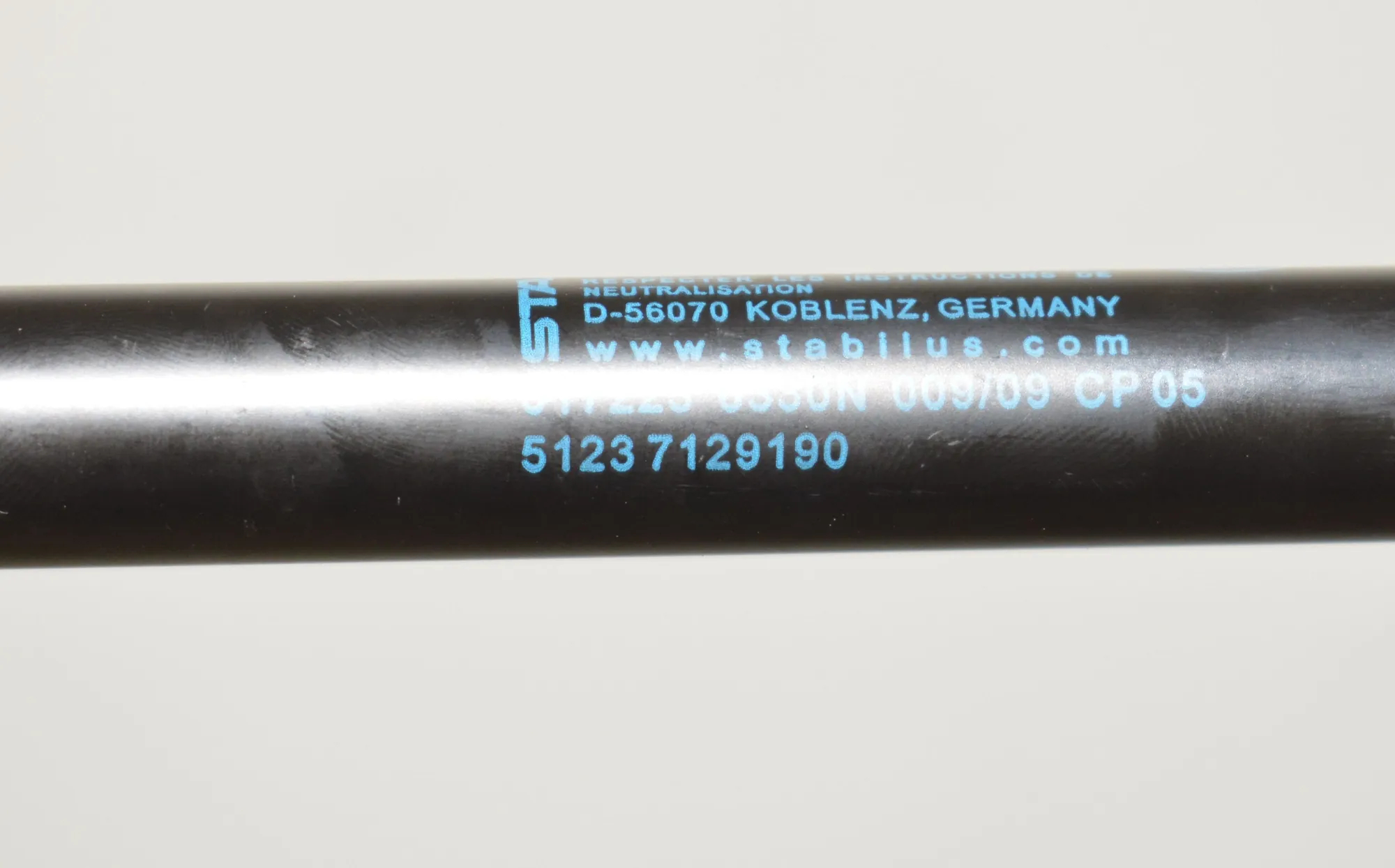 Front Left Bonnet Strut – OEM 7129190 · BMW 3 (E90) 330 d 2009 – 4