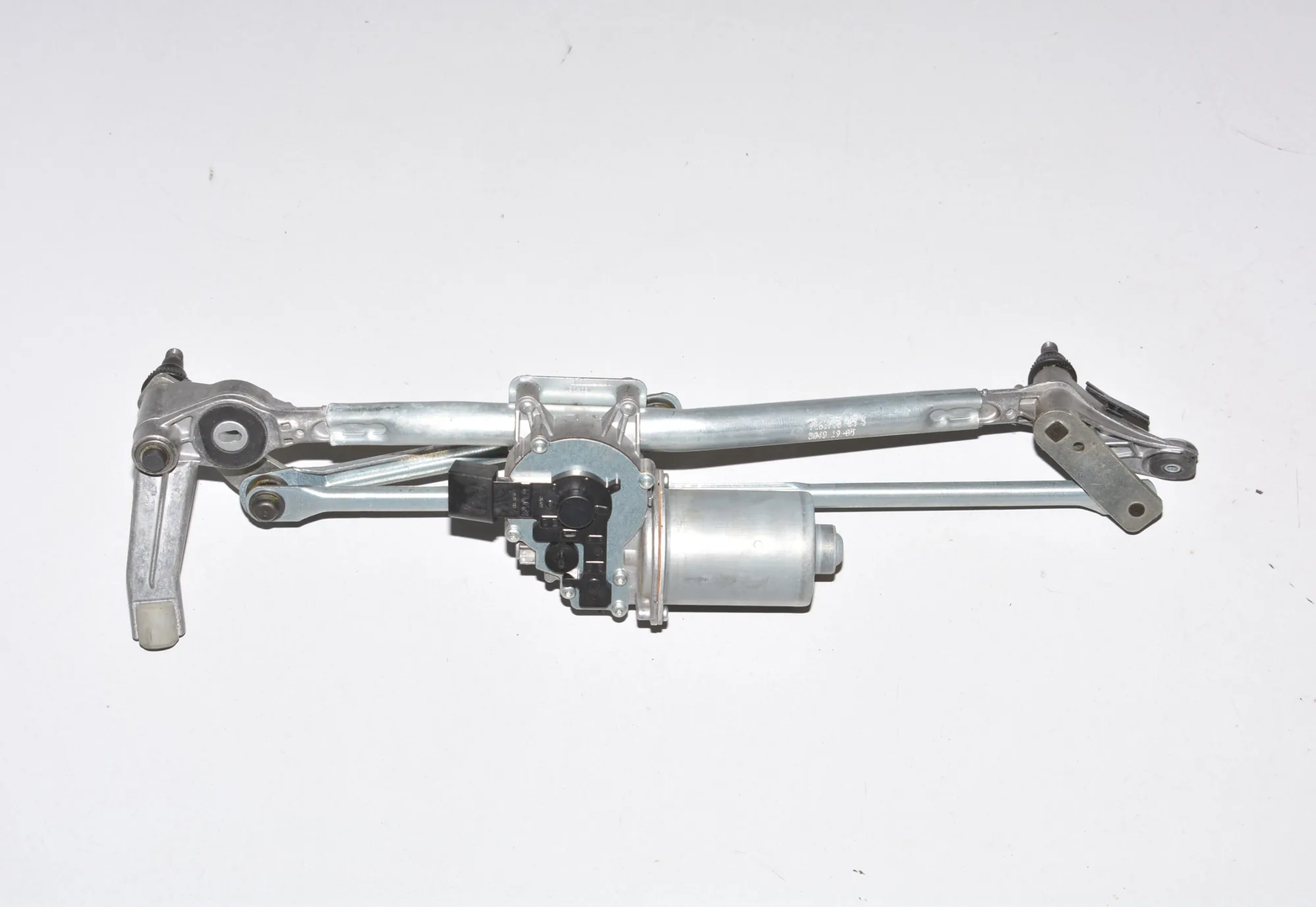 Front Windshield Wiper Mechanism – OEM 6978264 · BMW 3 (E90) 330 d 2009 – 3