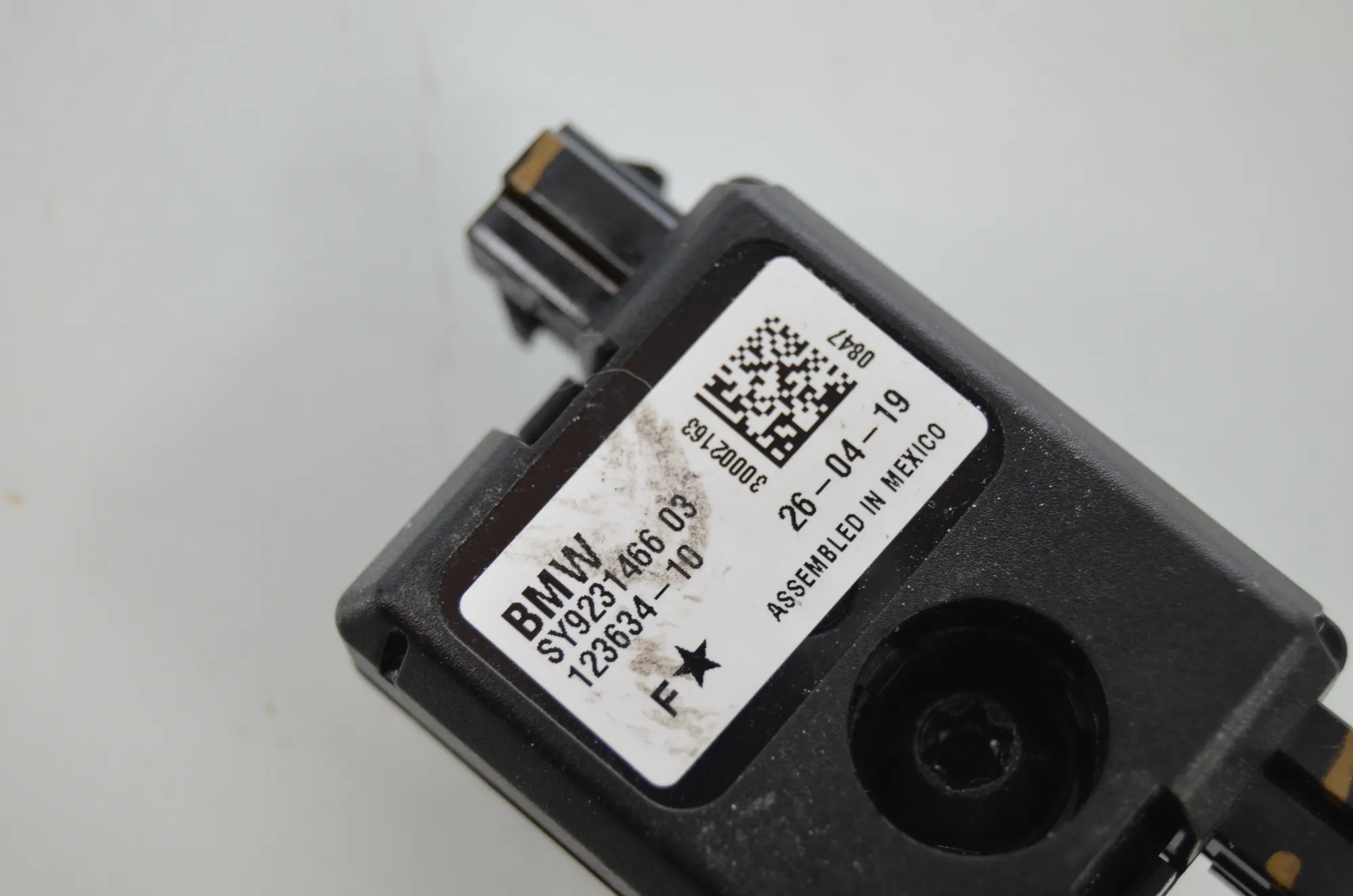 Antenna Amplifier – OEM 9325735 · BMW i3 (I01) s Range Extender 2019 – 8