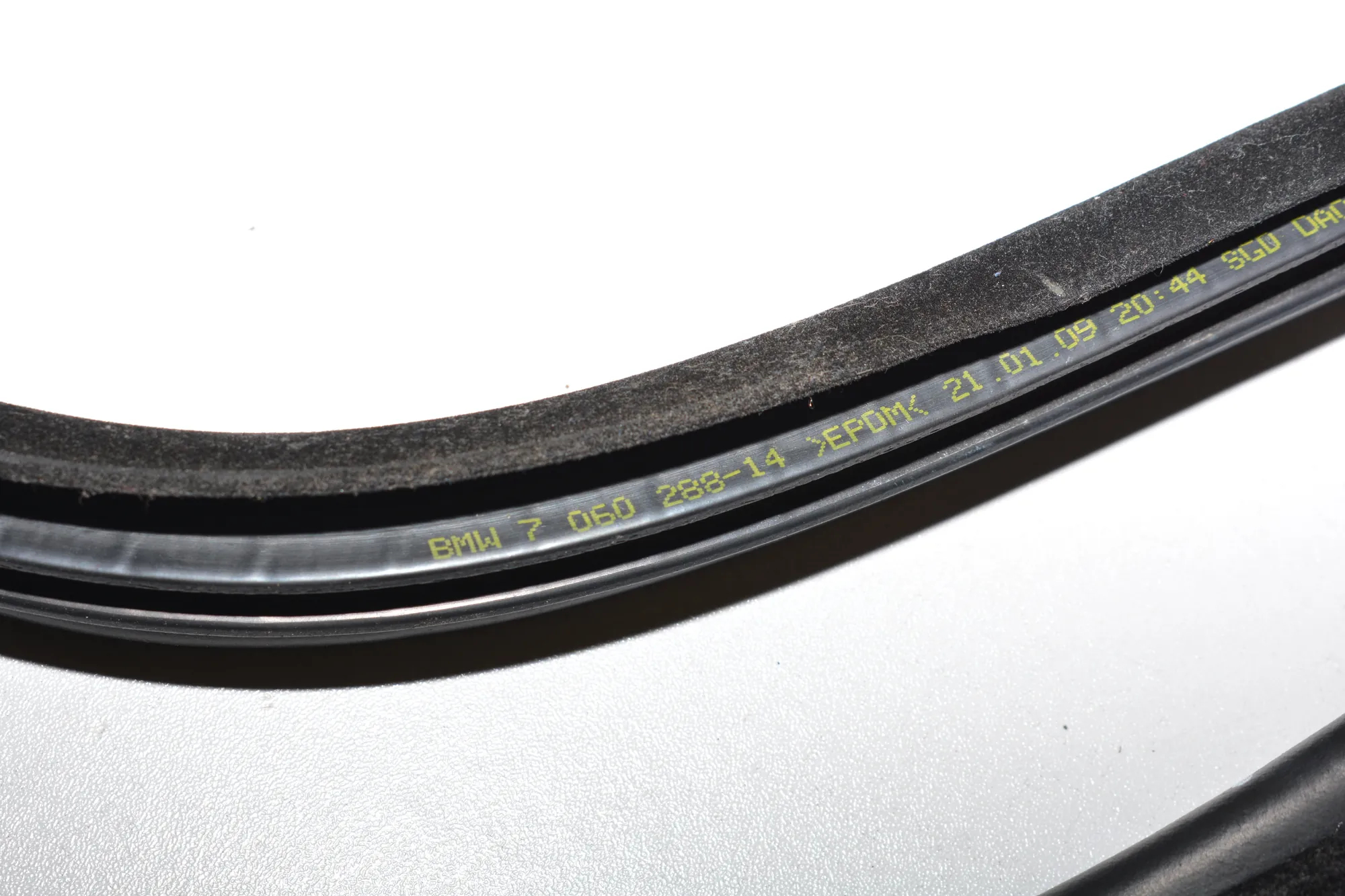 Rear Right Door Seal Rubber – OEM 7060288 · BMW 3 (E90) 330 d 2009 – 5