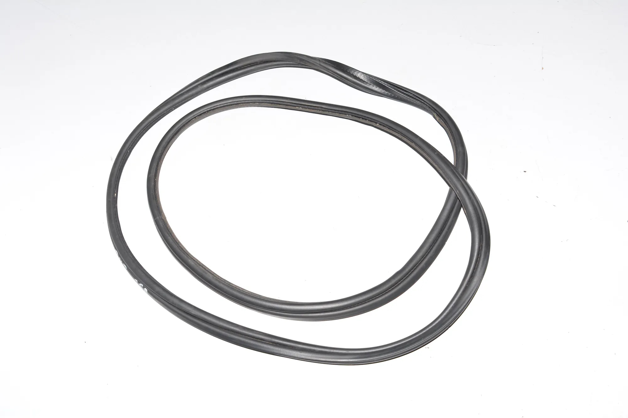 Tailgate Rubber Seal – OEM 7060639 · BMW 3 (E90) 330 d 2009 – 2