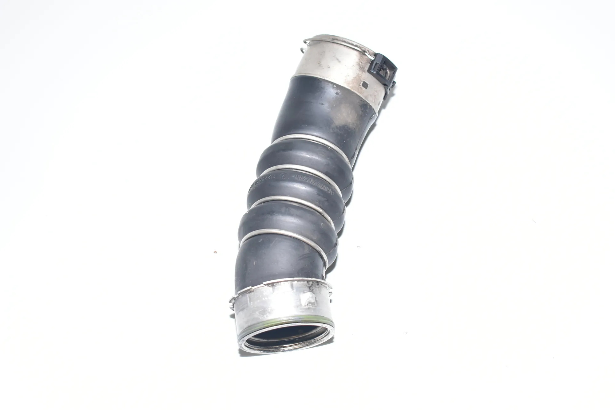 Right Side Intercooler Hose – OEM 7797480 · BMW 1 (E81) 118 d 2008 – 2