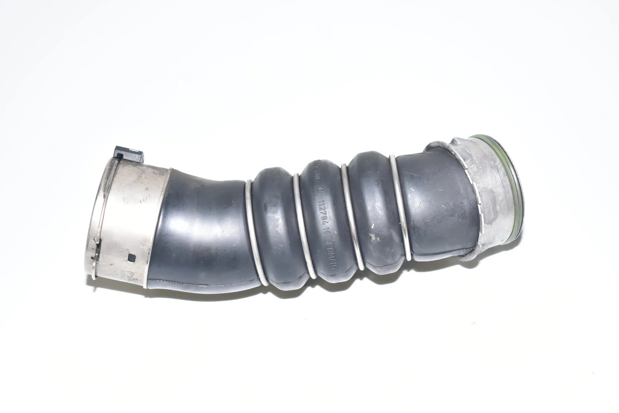 Right Side Intercooler Hose – OEM 7797480 · BMW 1 (E81) 118 d 2008 – 3