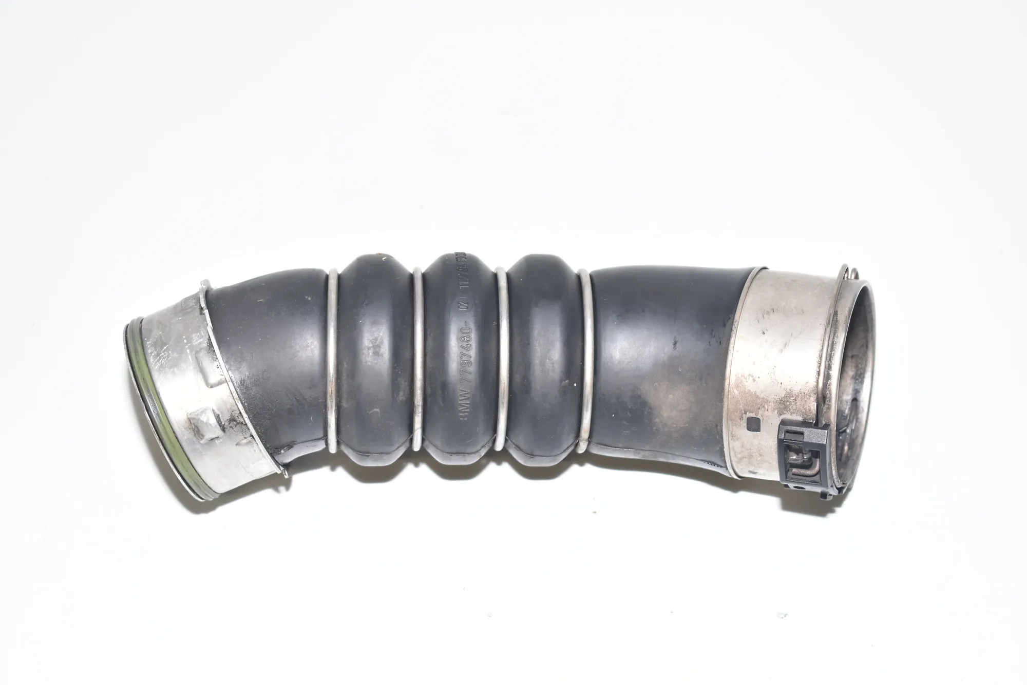 Right Side Intercooler Hose – OEM 7797480 · BMW 1 (E81) 118 d 2008