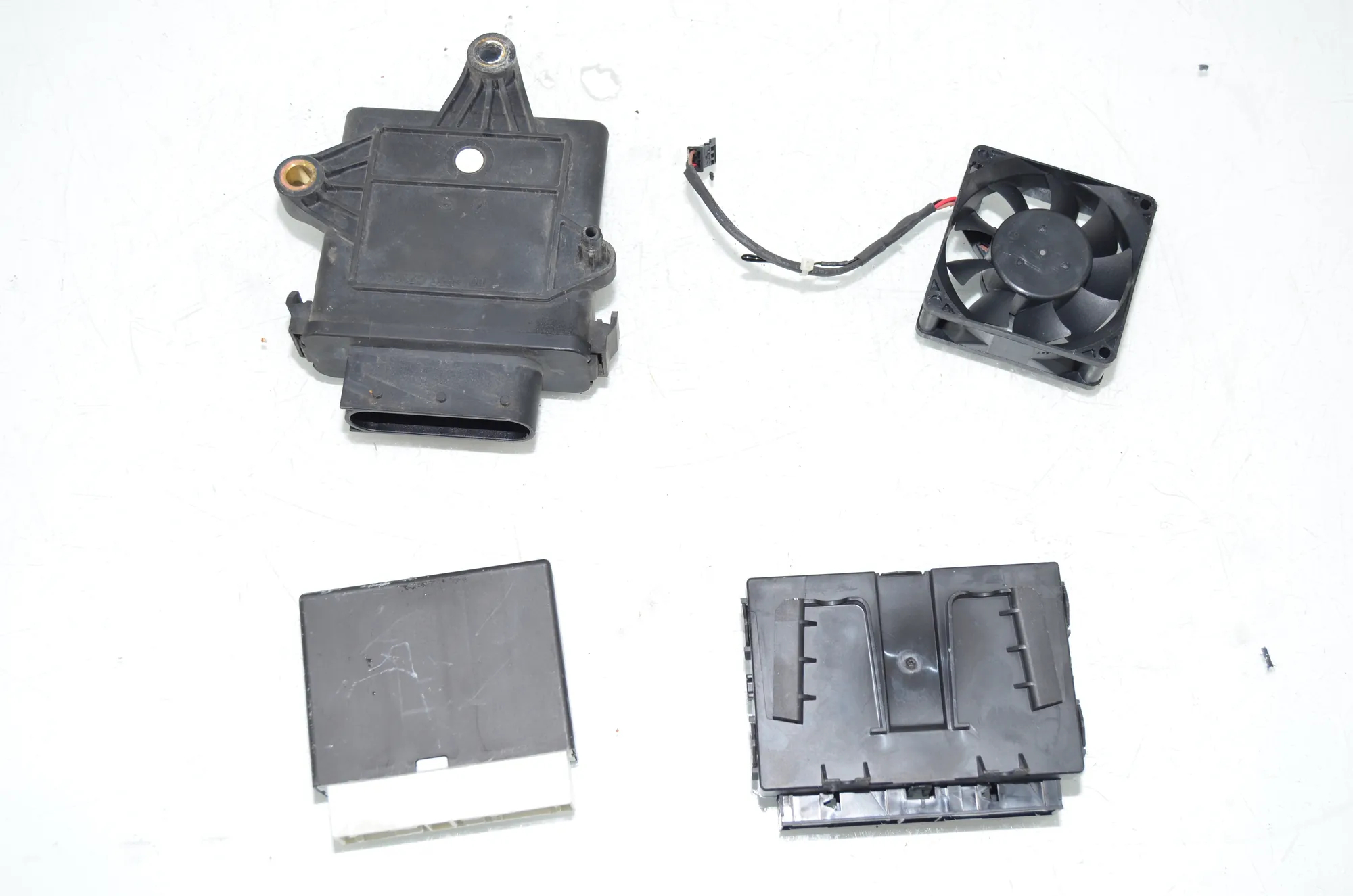 Other Control Units – OEM 9461798 · BMW i3 (I01) s Range Extender 2019 – 6