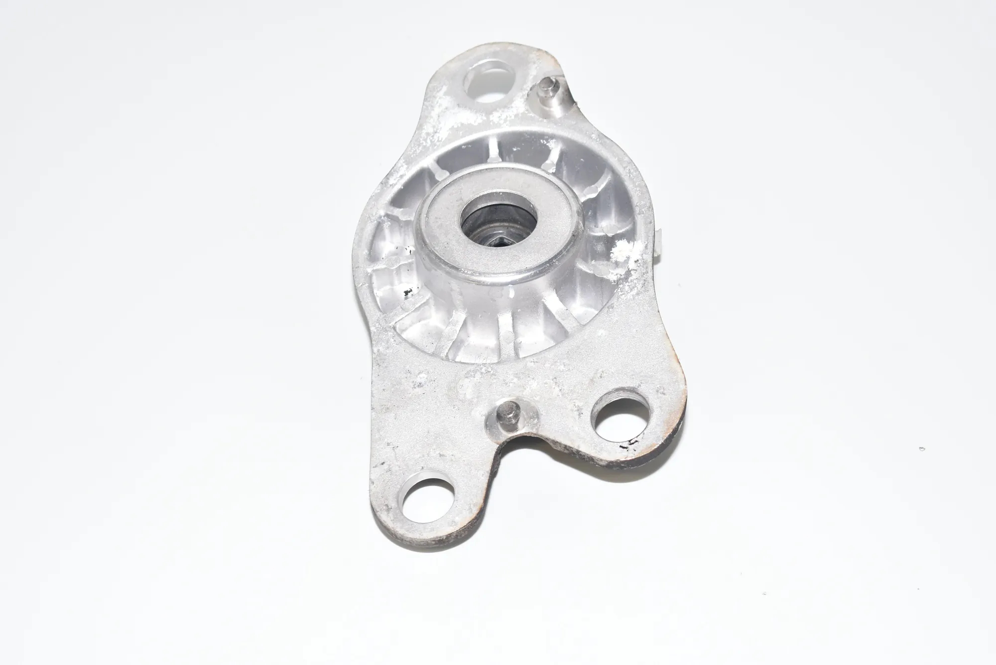 Rear Left Shock Absorber Bracket · BMW i3 (I01) Hybrid 2018 – 2