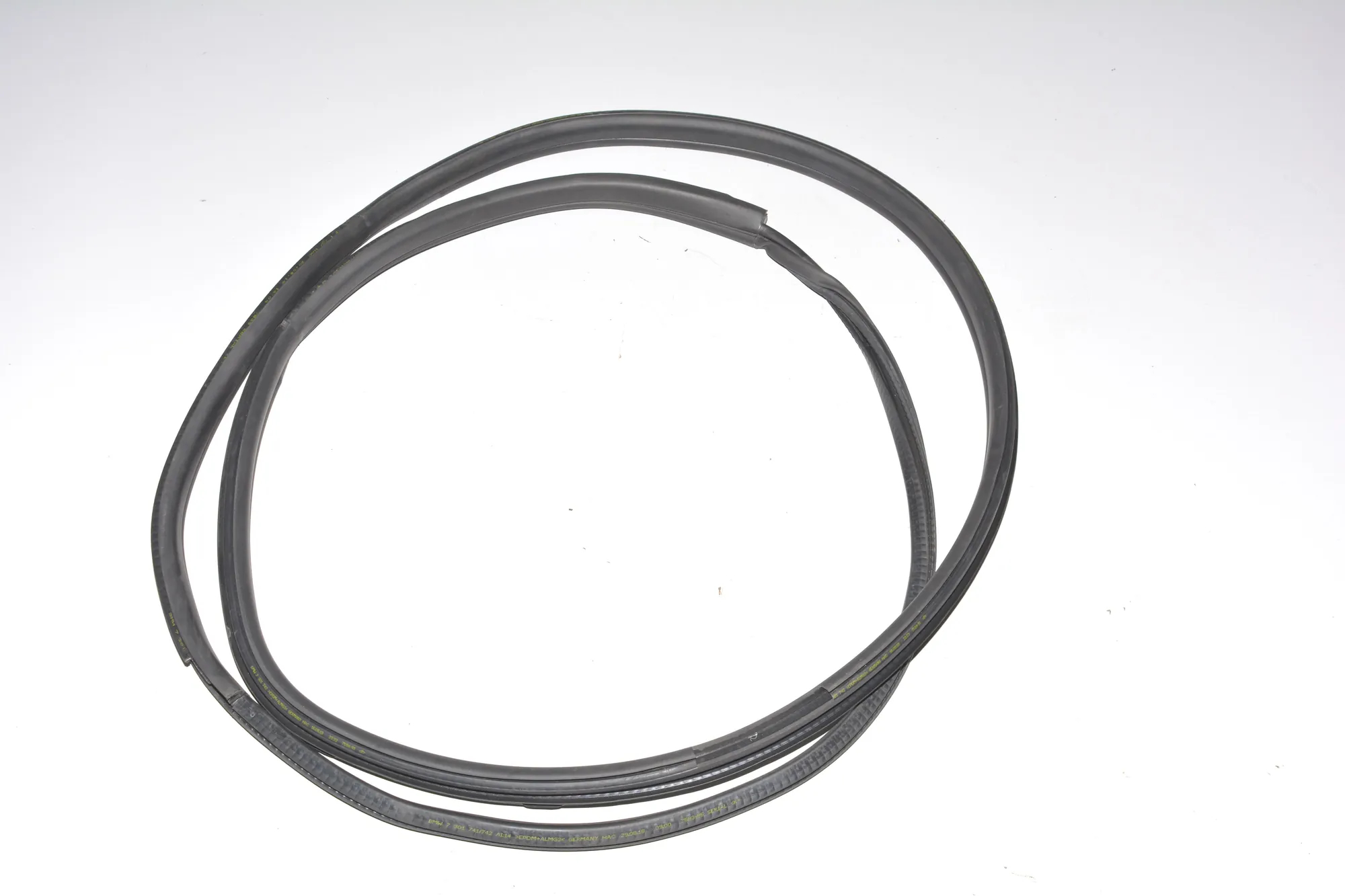 Front Right Door Seal Rubber – OEM 7301742 · BMW i3 (I01) Hybrid 2016 – 4