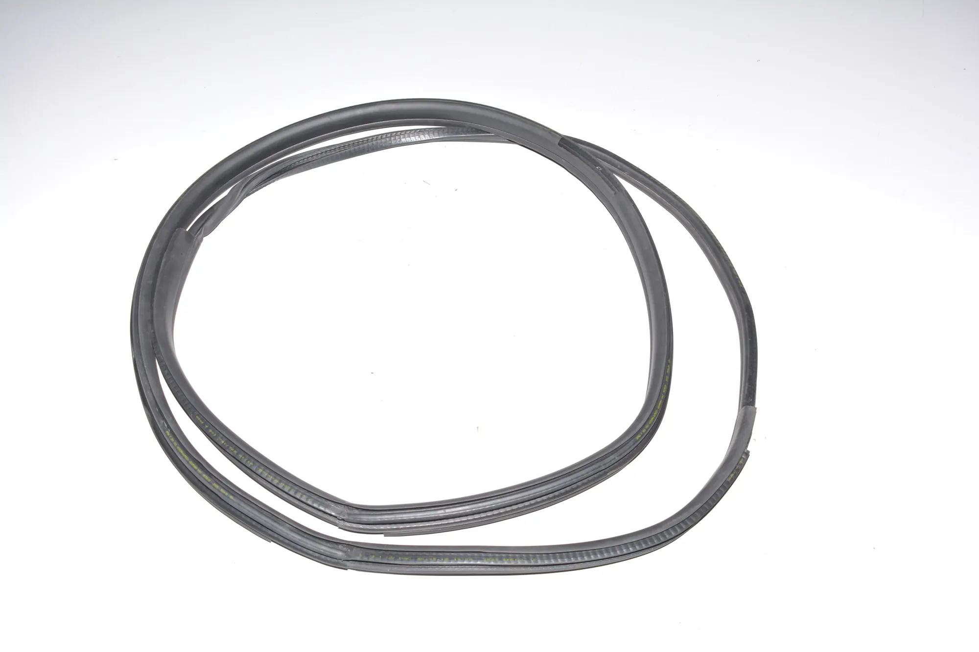 Front Right Door Seal Rubber – OEM 7301742 · BMW i3 (I01) Hybrid 2016 – 5