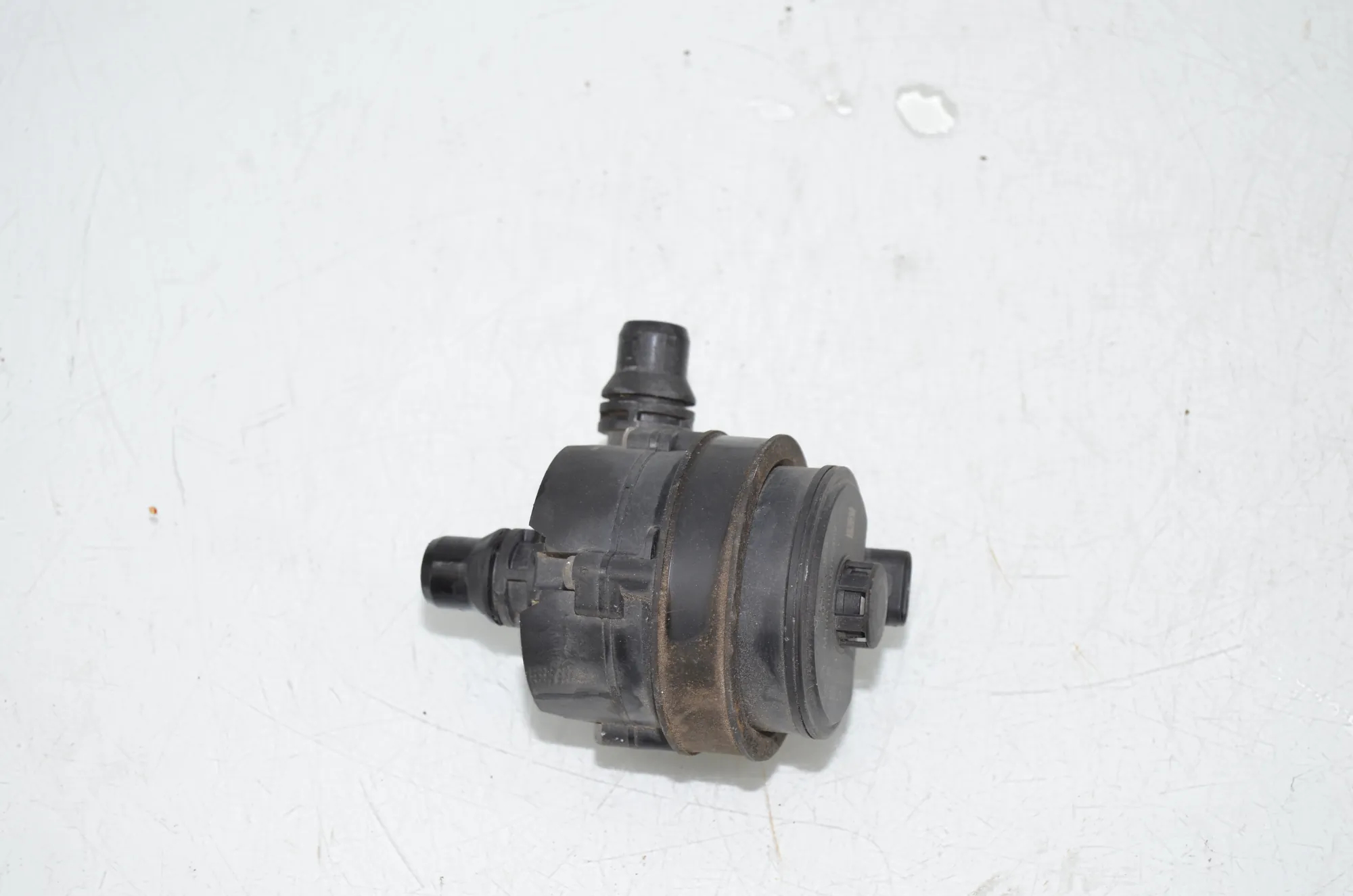 Auxiliary Water Pump – OEM 9147359 · BMW i3 (I01) s Range Extender 2019 – 3