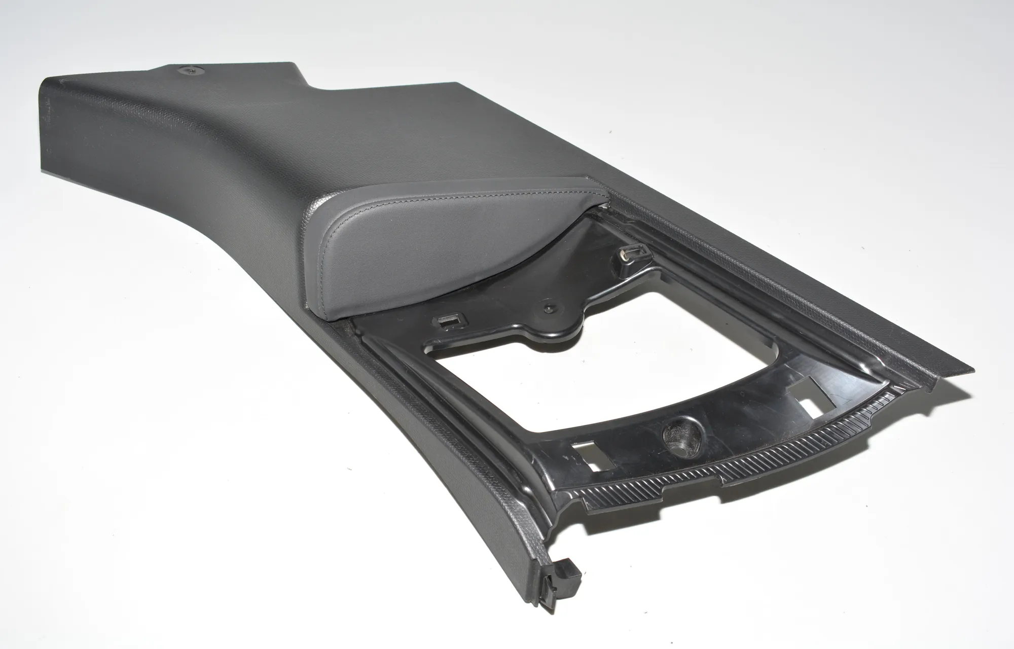 Rear Left Pillar Trim – OEM 7362581 · BMW i3 (I01) Electric 2020 – 3
