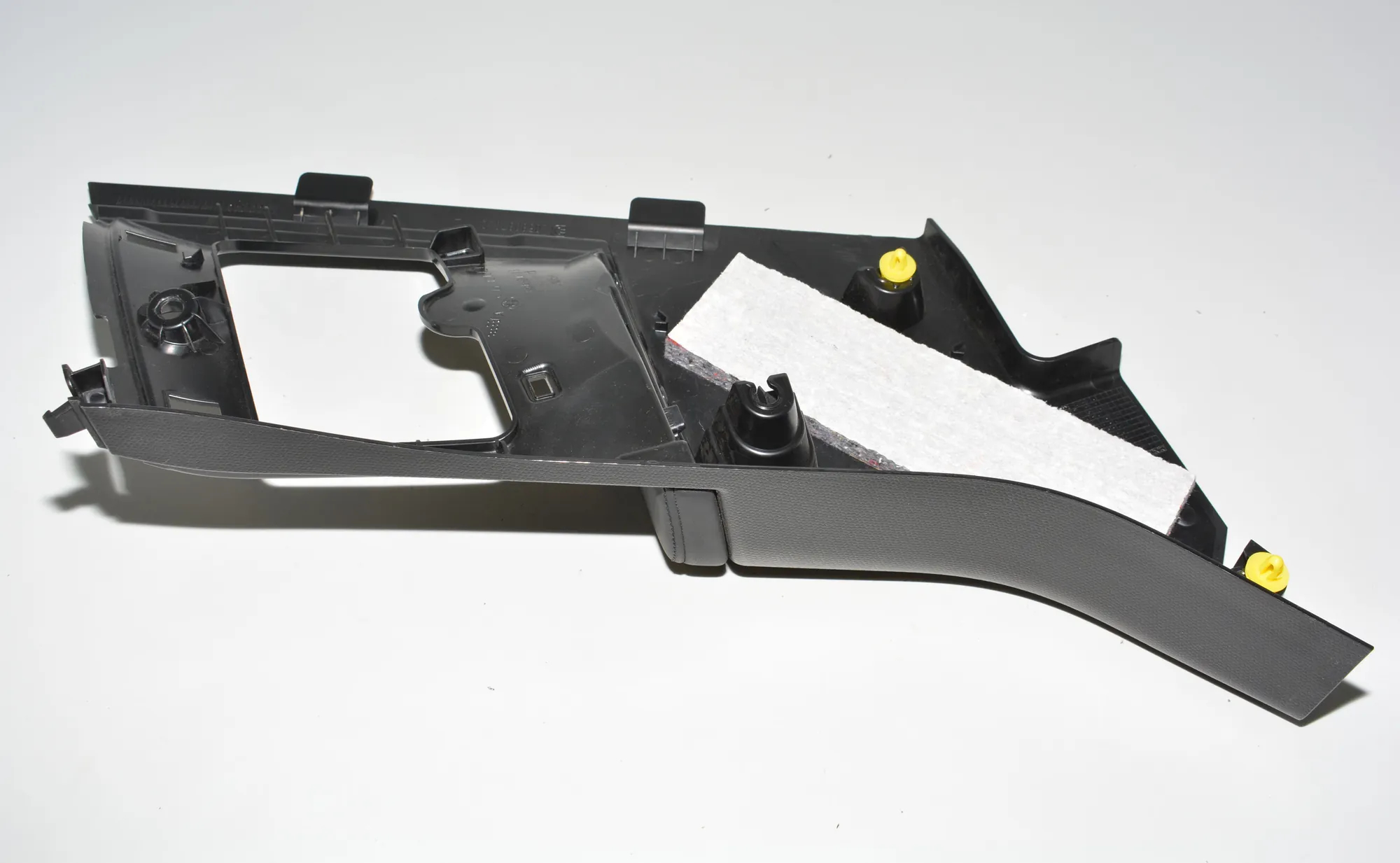Rear Left Pillar Trim – OEM 7362581 · BMW i3 (I01) Electric 2020 – 4