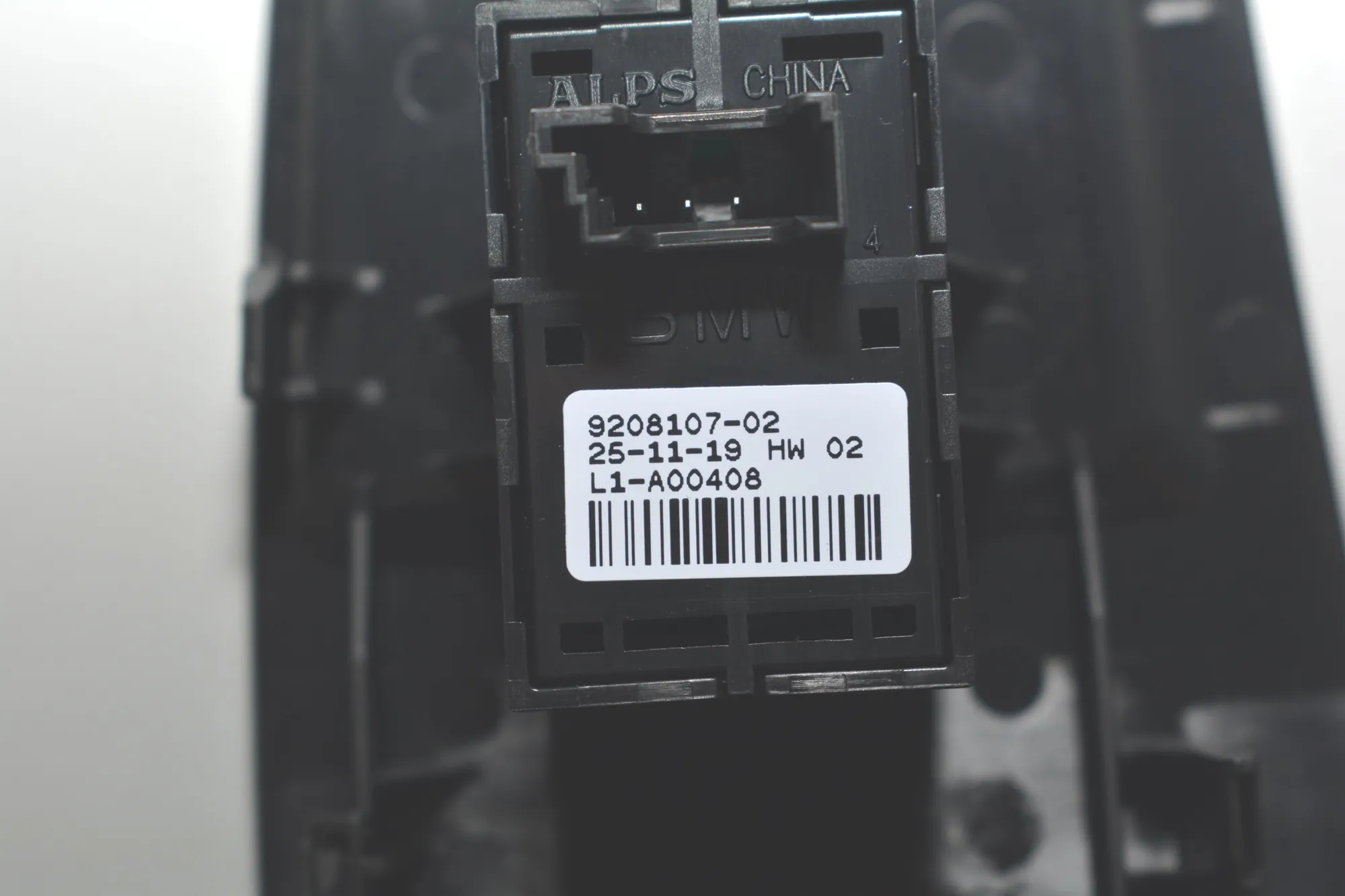 Front Left Door Window Switch – OEM 9208107 · BMW i3 (I01) Hybrid 2018 – 5