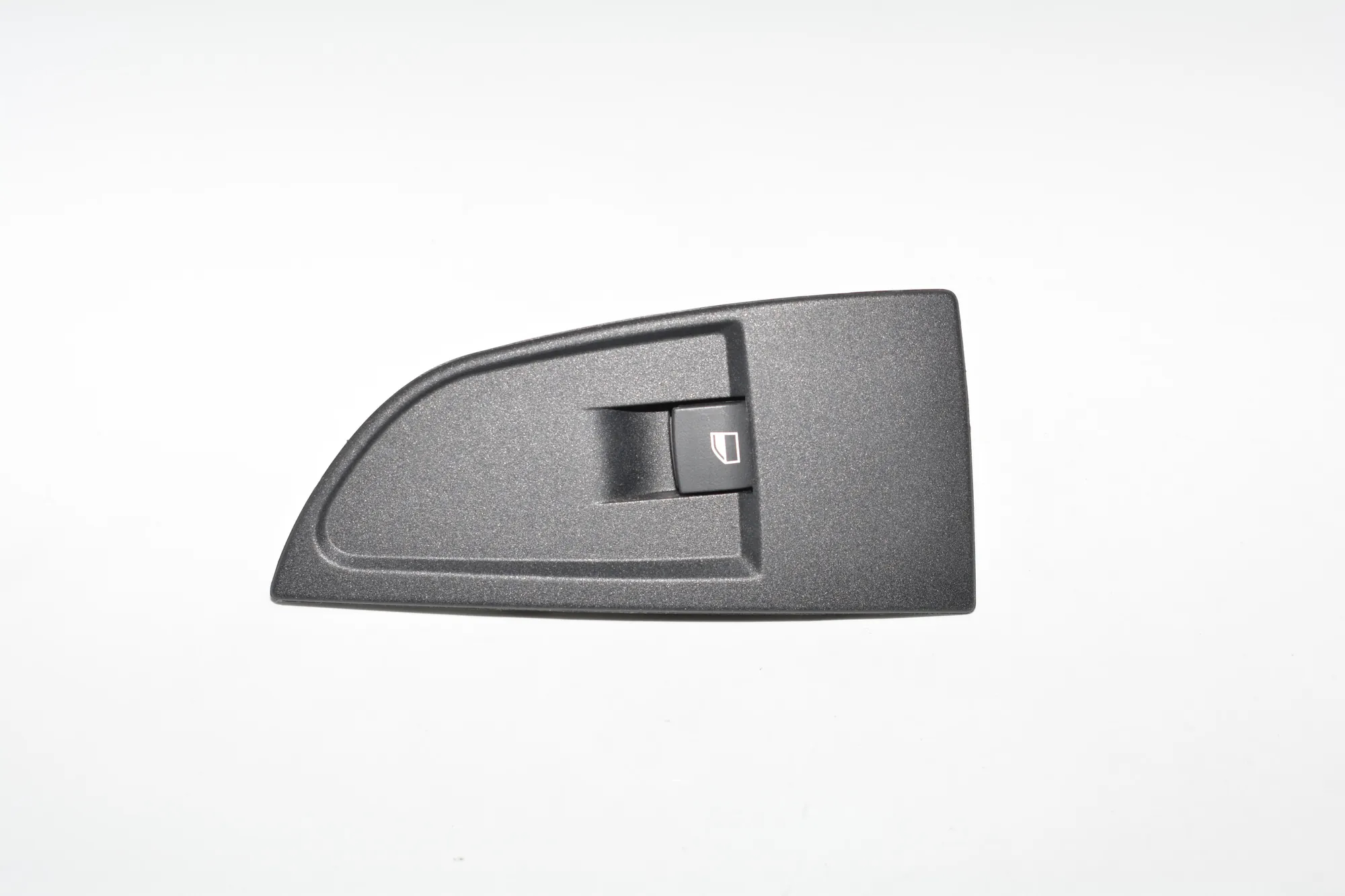 Front Left Door Window Switch – OEM 9208107 · BMW i3 (I01) Hybrid 2018
