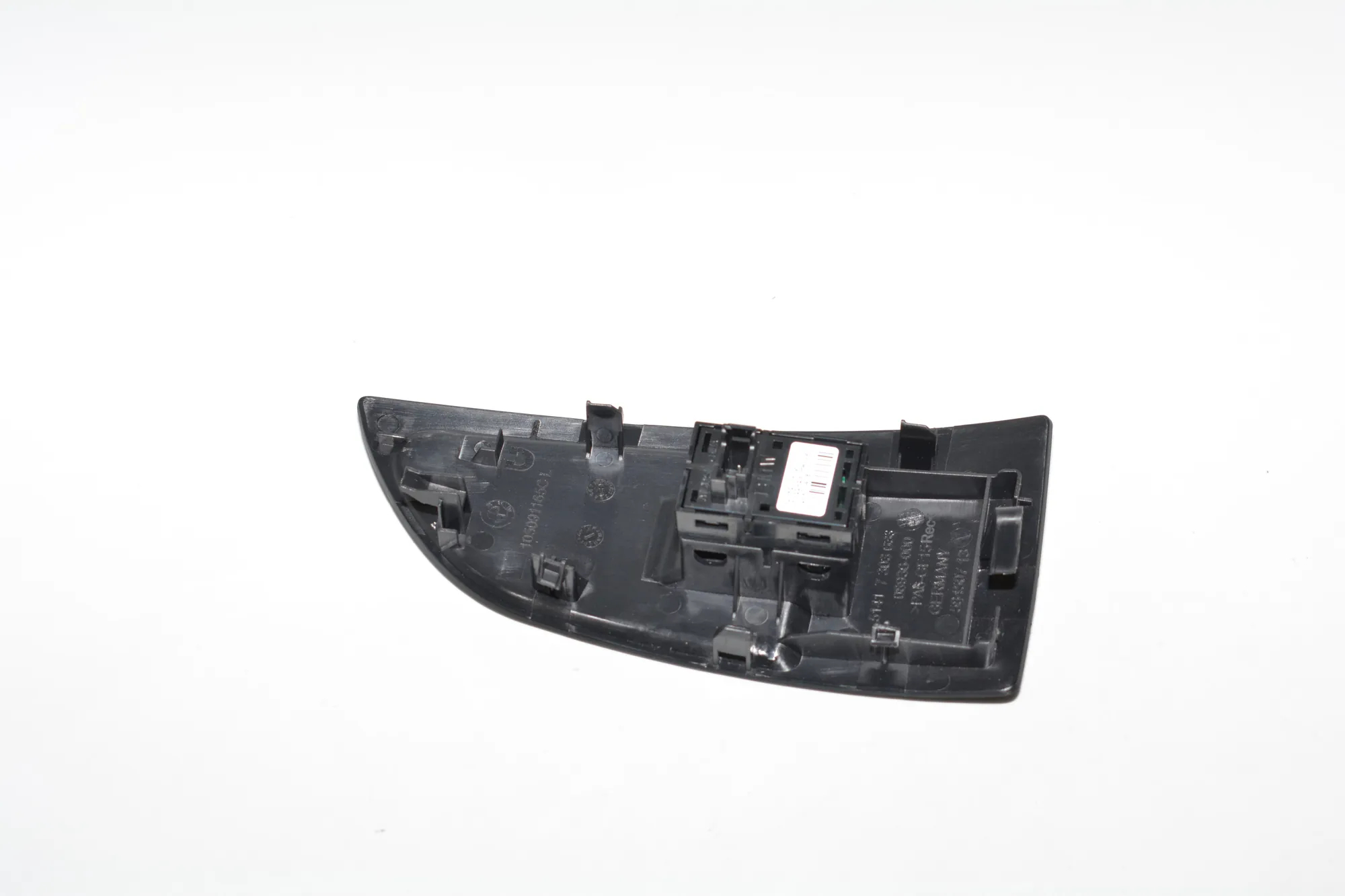 Front Left Door Window Switch – OEM 9208107 · BMW i3 (I01) Hybrid 2018 – 4