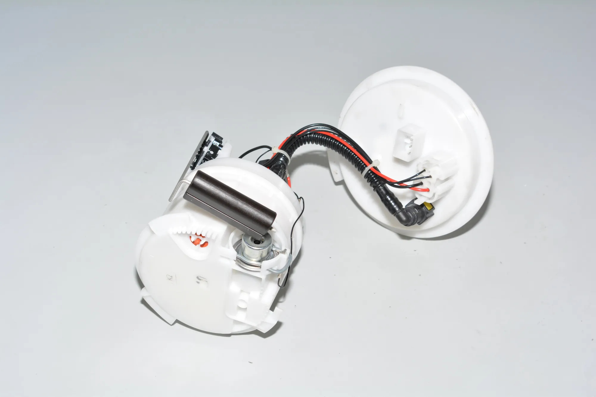 Fuel Tank Pump – OEM 7349443 · BMW i3 (I01) Hybrid 2018 – 4