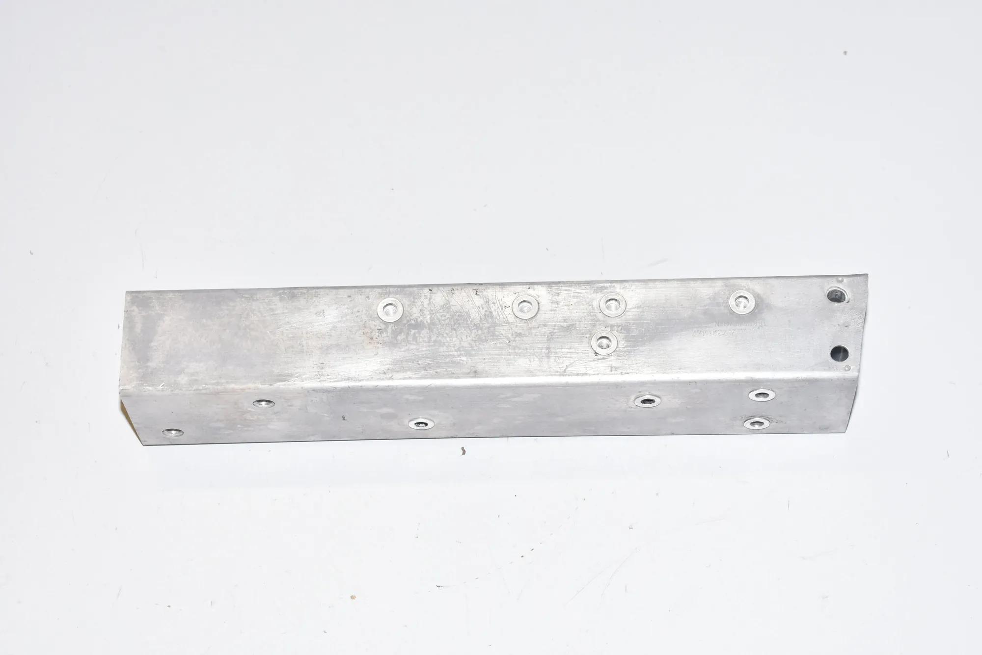 Rear Left Bumper Bracket – OEM 7375467 · BMW i3 (I01) Hybrid 2018 – 2