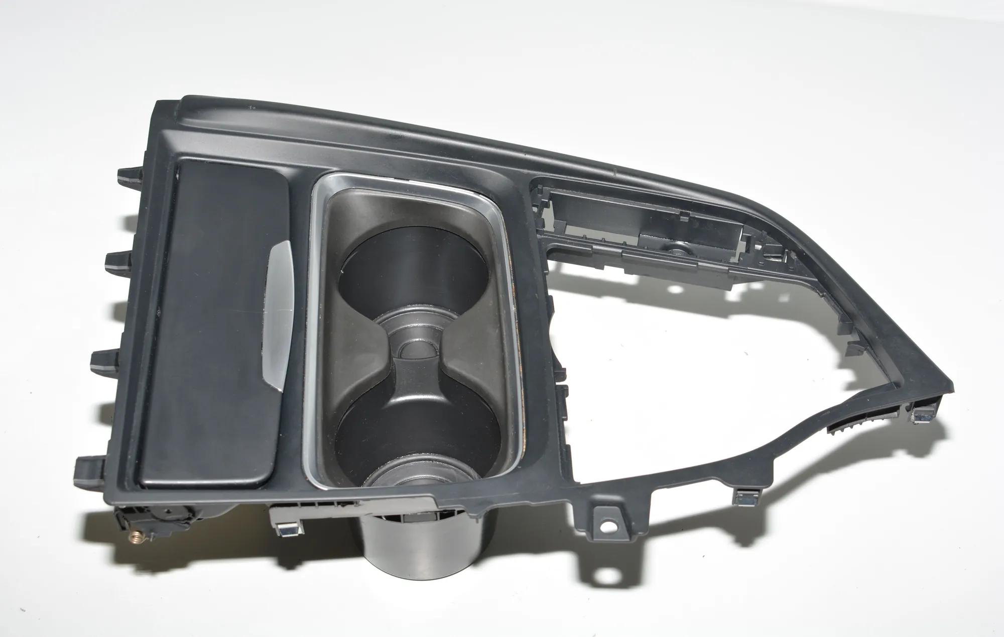 Cup Holder – OEM 9218926 · BMW 3 (F30, F80) BMW 3 (F30, F80) 316 d 2014 – 2