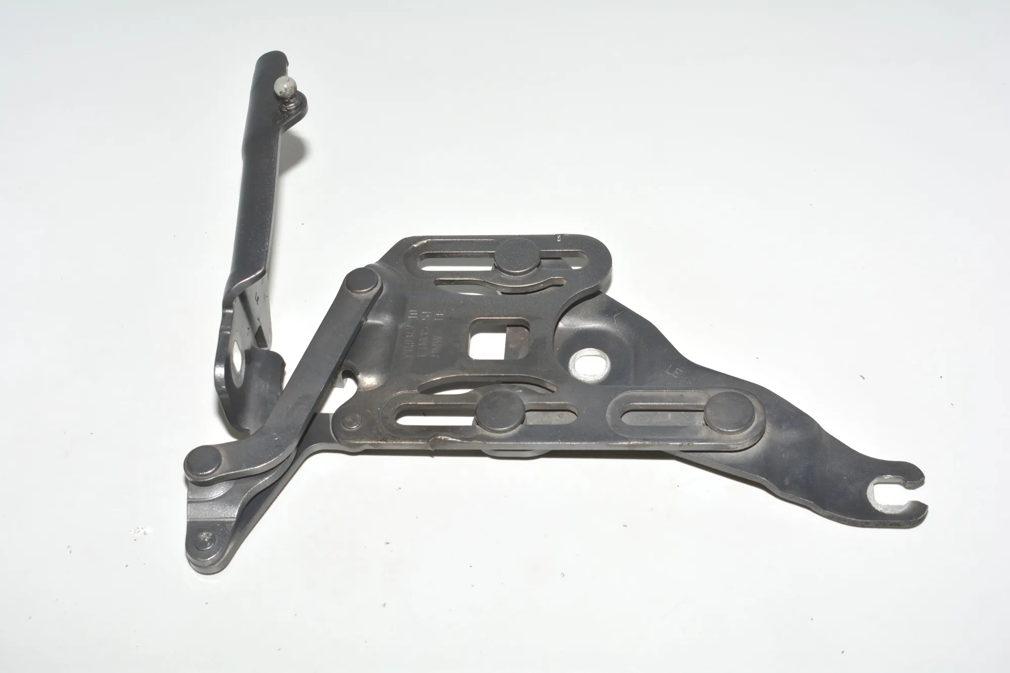 Front Left Bonnet Hinge – OEM 7148347 · BMW X6 (E71, E72) xDrive 35 d 2008 – 2