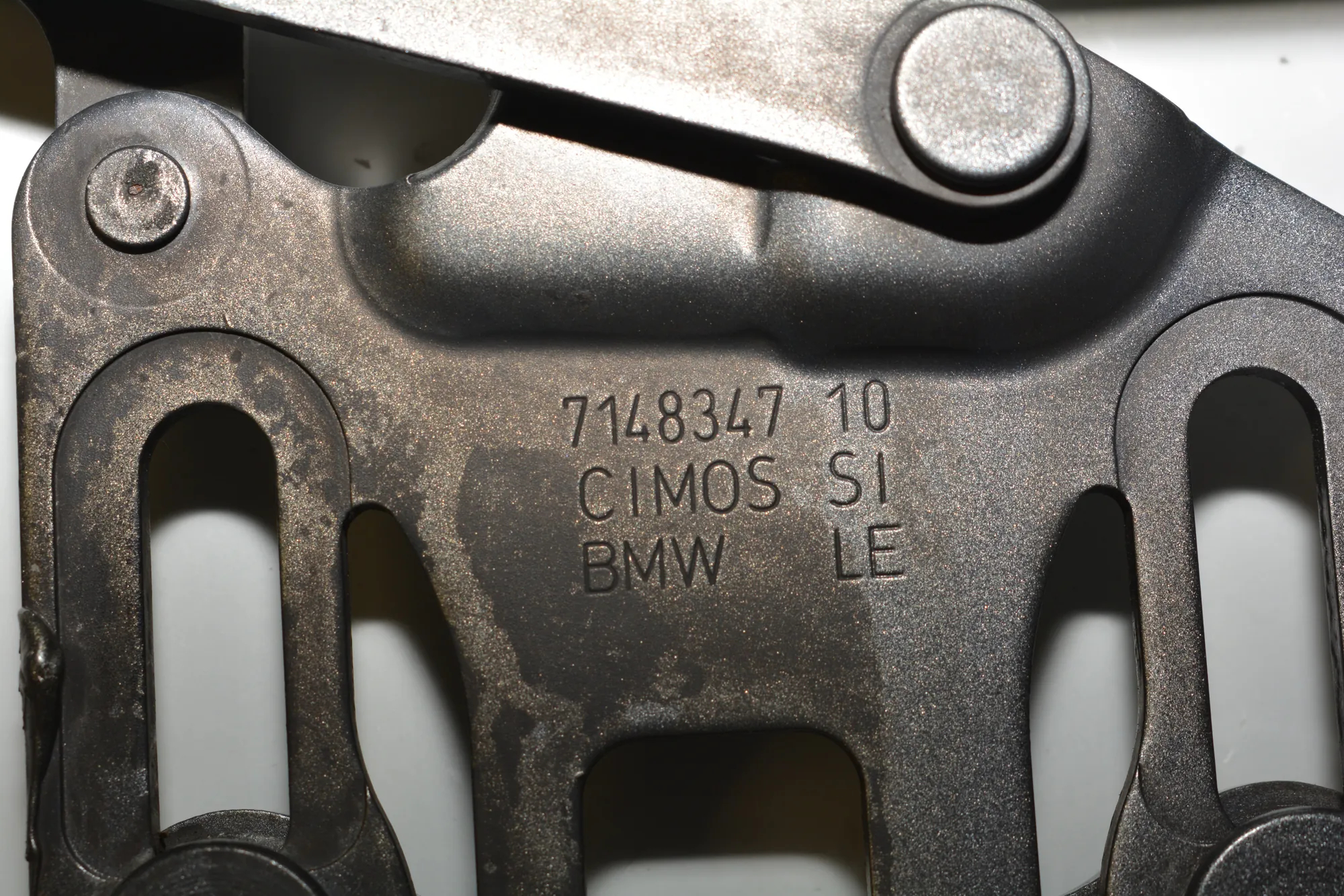 Front Left Bonnet Hinge – OEM 7148347 · BMW X6 (E71, E72) xDrive 35 d 2008 – 4