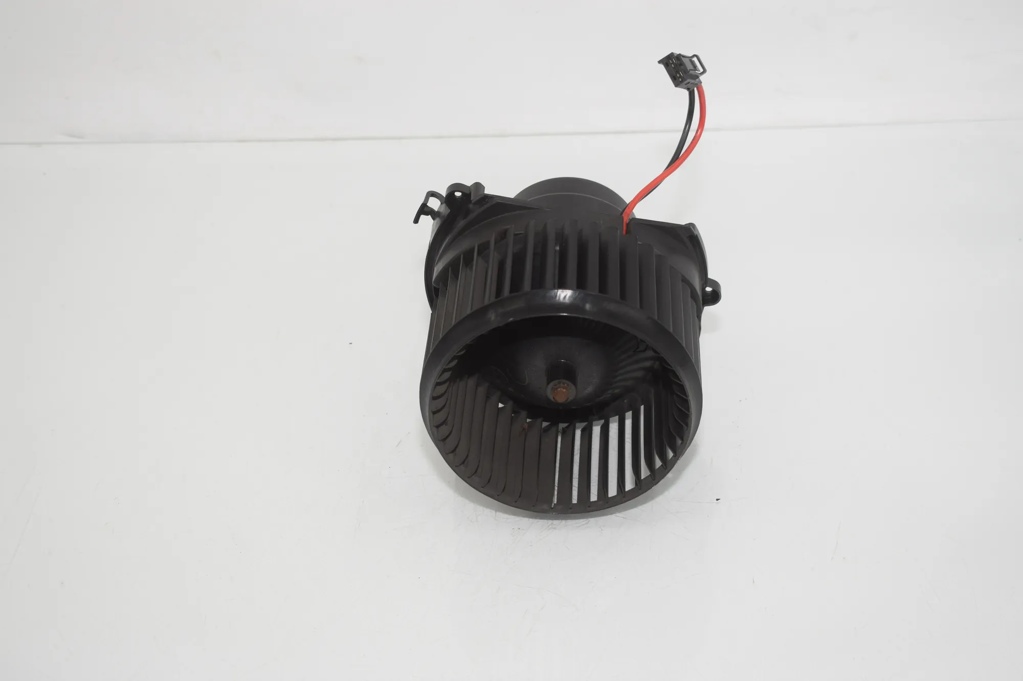 Heater Blower Fan – OEM 9297751 · BMW i3 (I01) s Range Extender 2019 – 2
