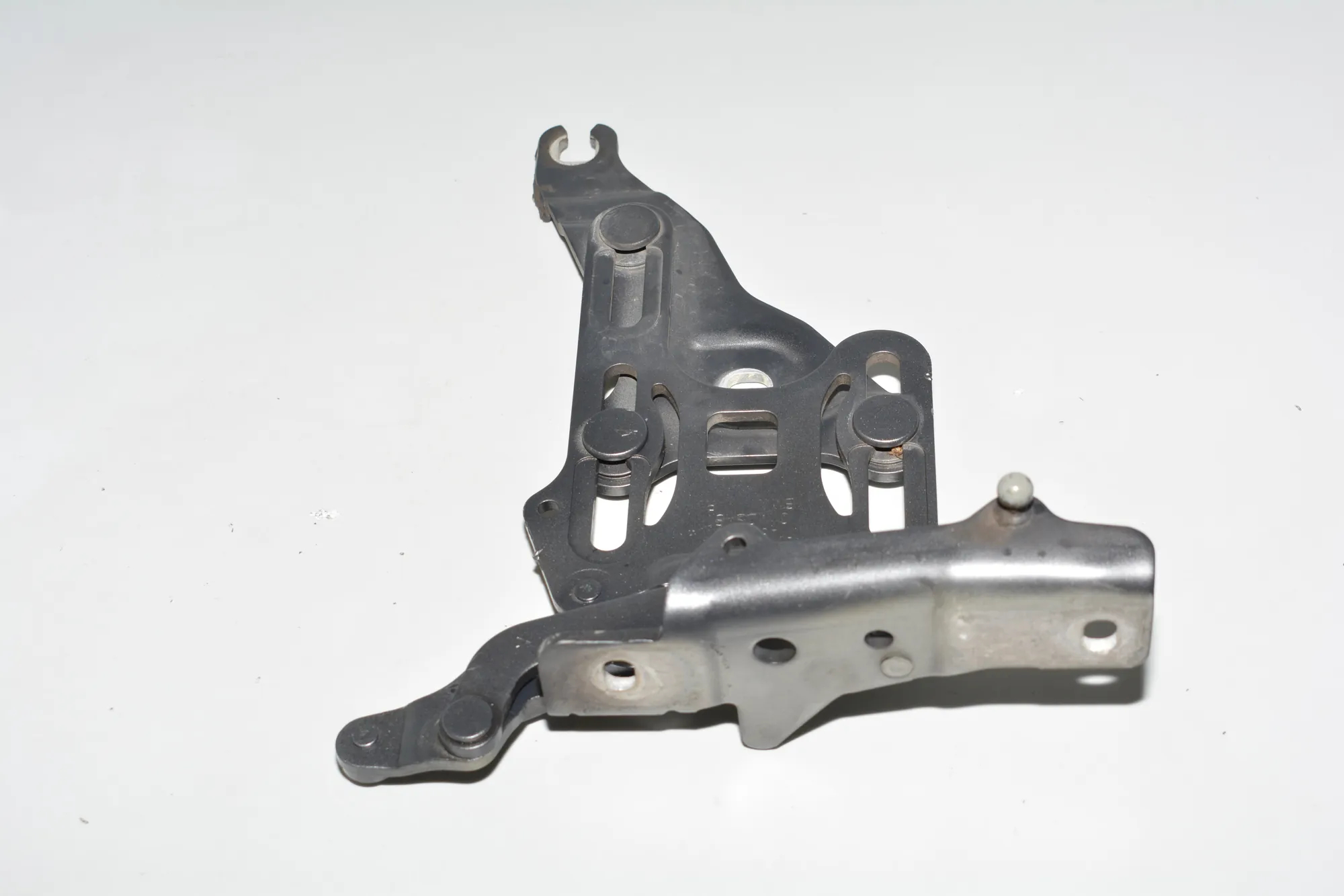 Front Right Bonnet Hinge – OEM 7148348 · BMW X6 (E71, E72) xDrive 35 d 2008