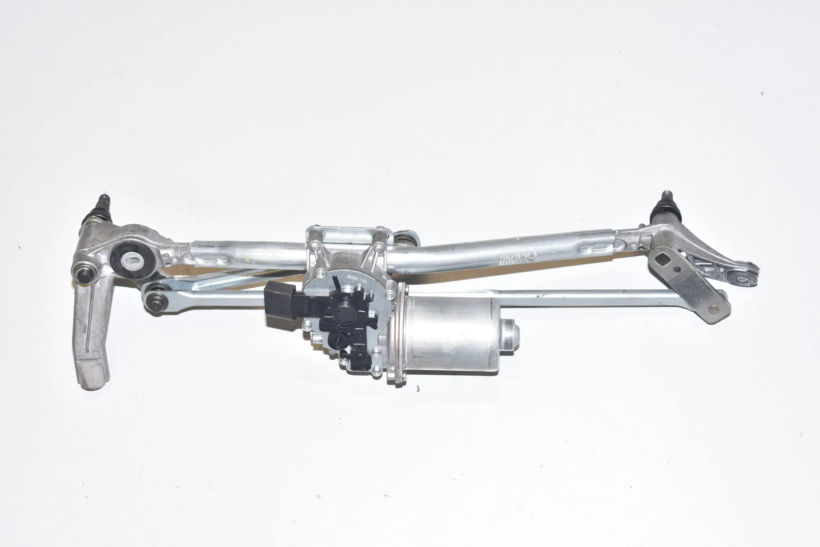 Front Windshield Wiper Mechanism – OEM 6978264 · BMW 3 Coupe (E92) 330 d 2010 – 3