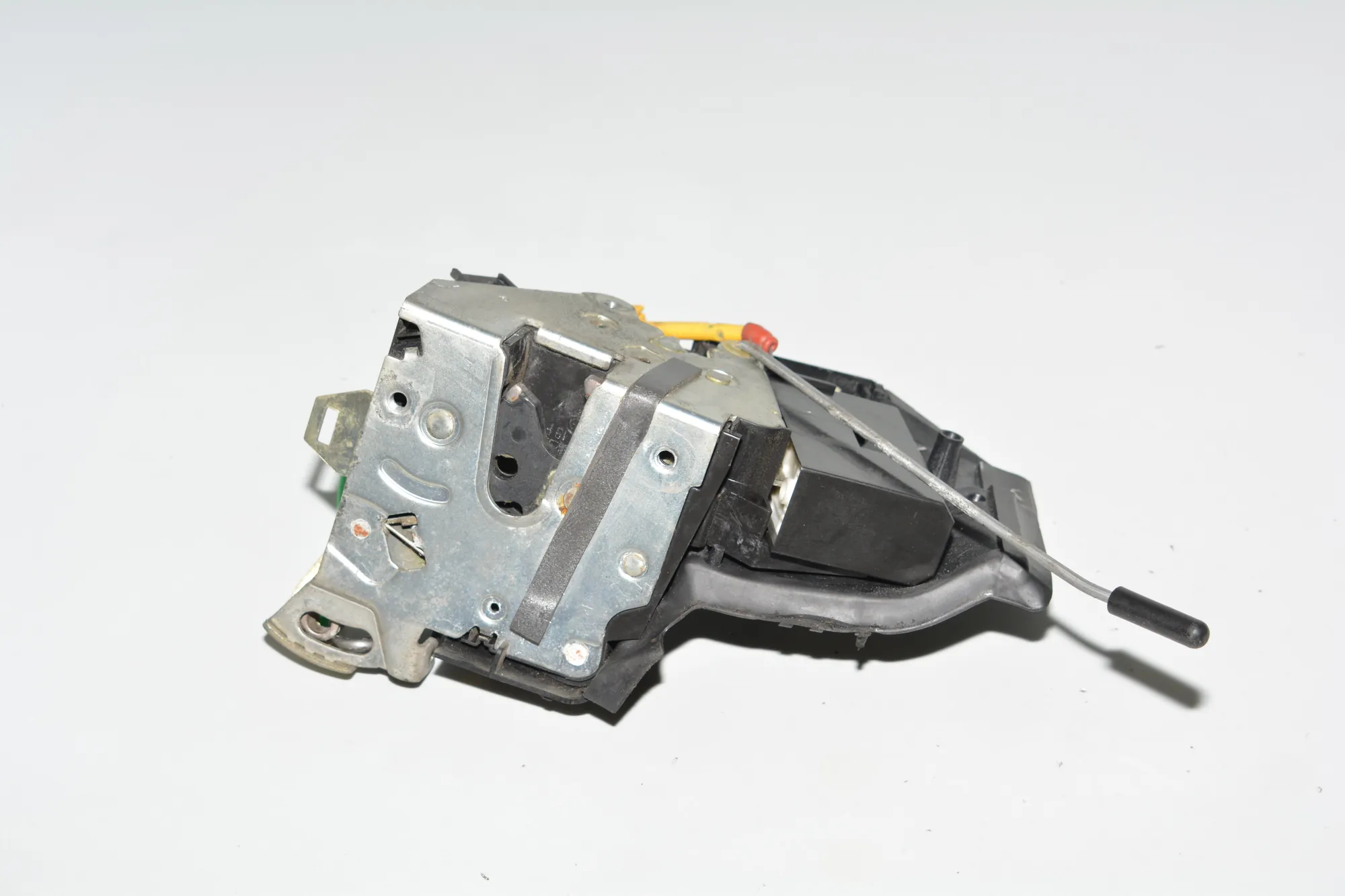 Front Right Door Lock – OEM 8352165 · BMW 5 (E39) 525 d 2001