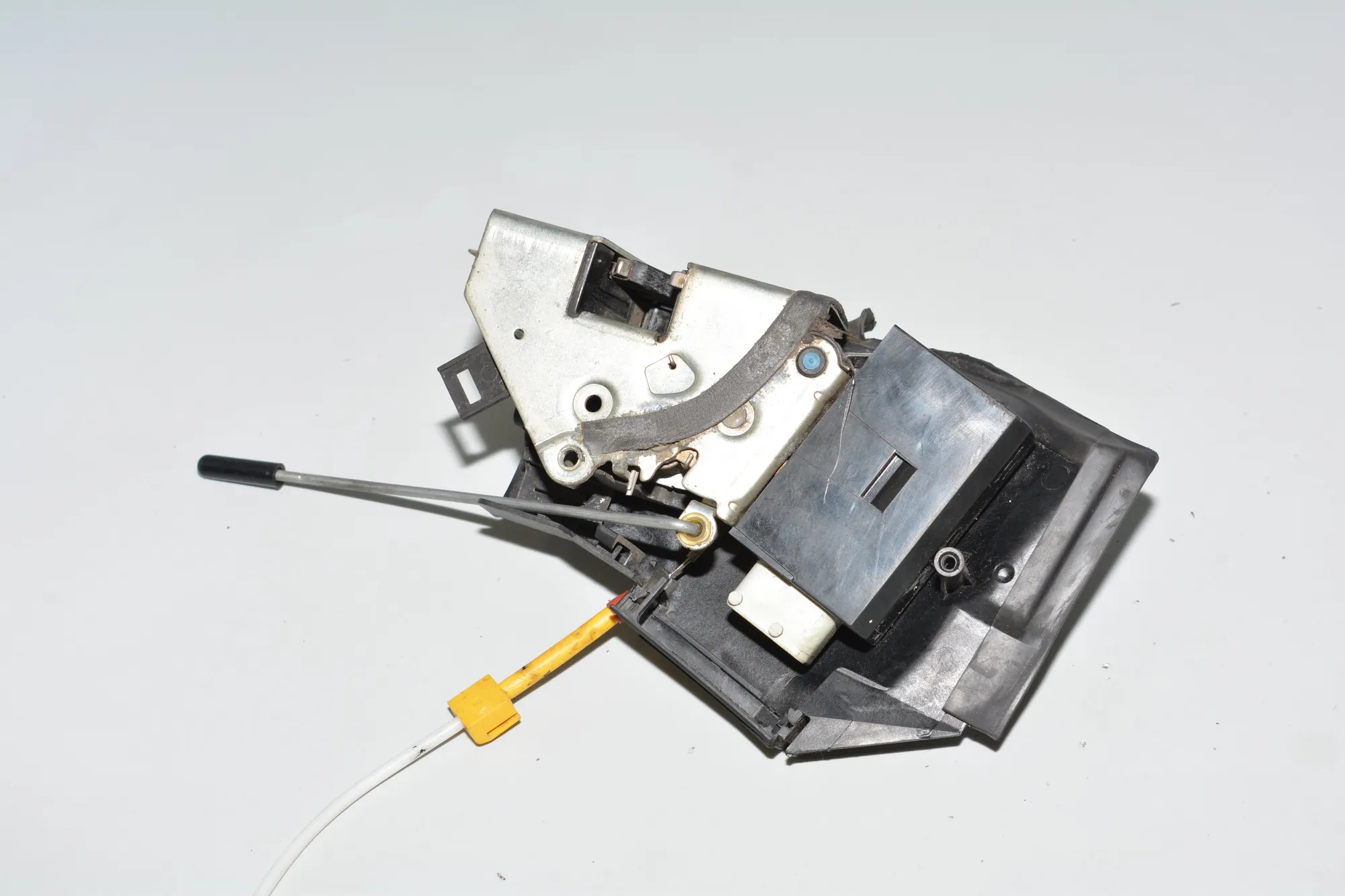 Front Left Door Lock – OEM 8166243 · BMW 5 (E39) 525 d 2001 – 2