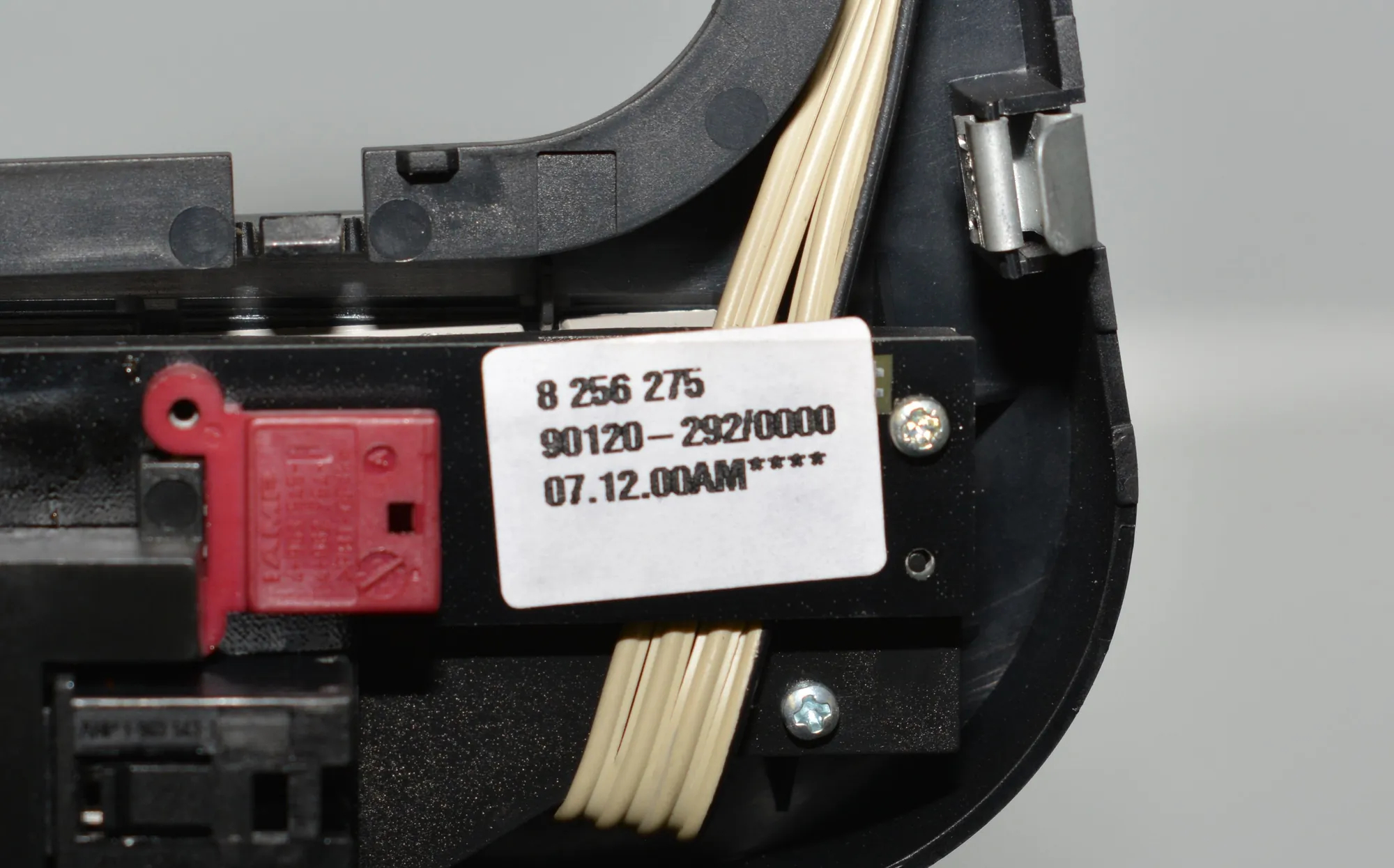 Gear Shifting Level Plastic Trim – OEM 8256275 · BMW 5 (E39) 525 d 2001 – 6