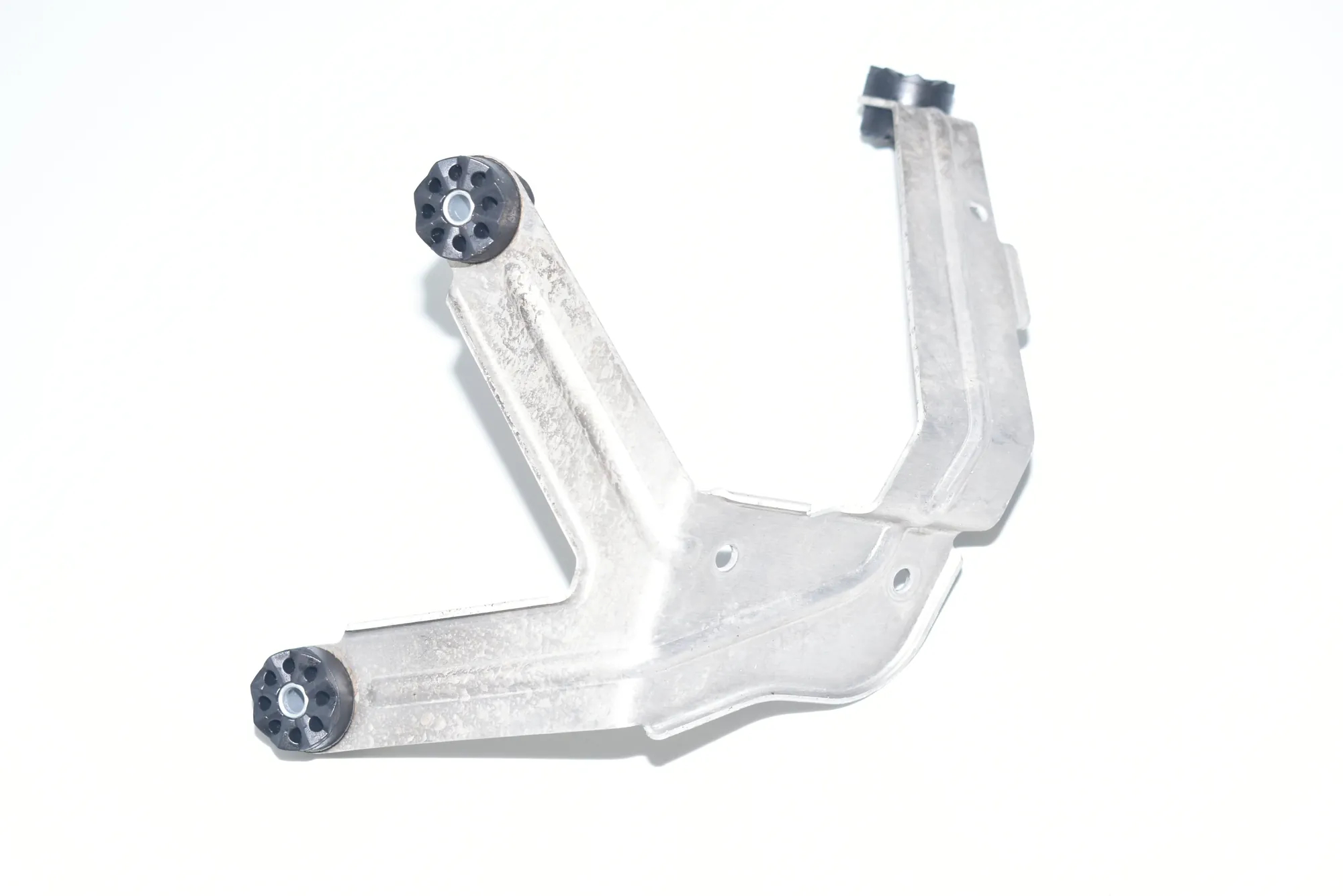 ABS Pump Holder – OEM 6850470 · BMW i3 (I01) Hybrid 2018 – 3