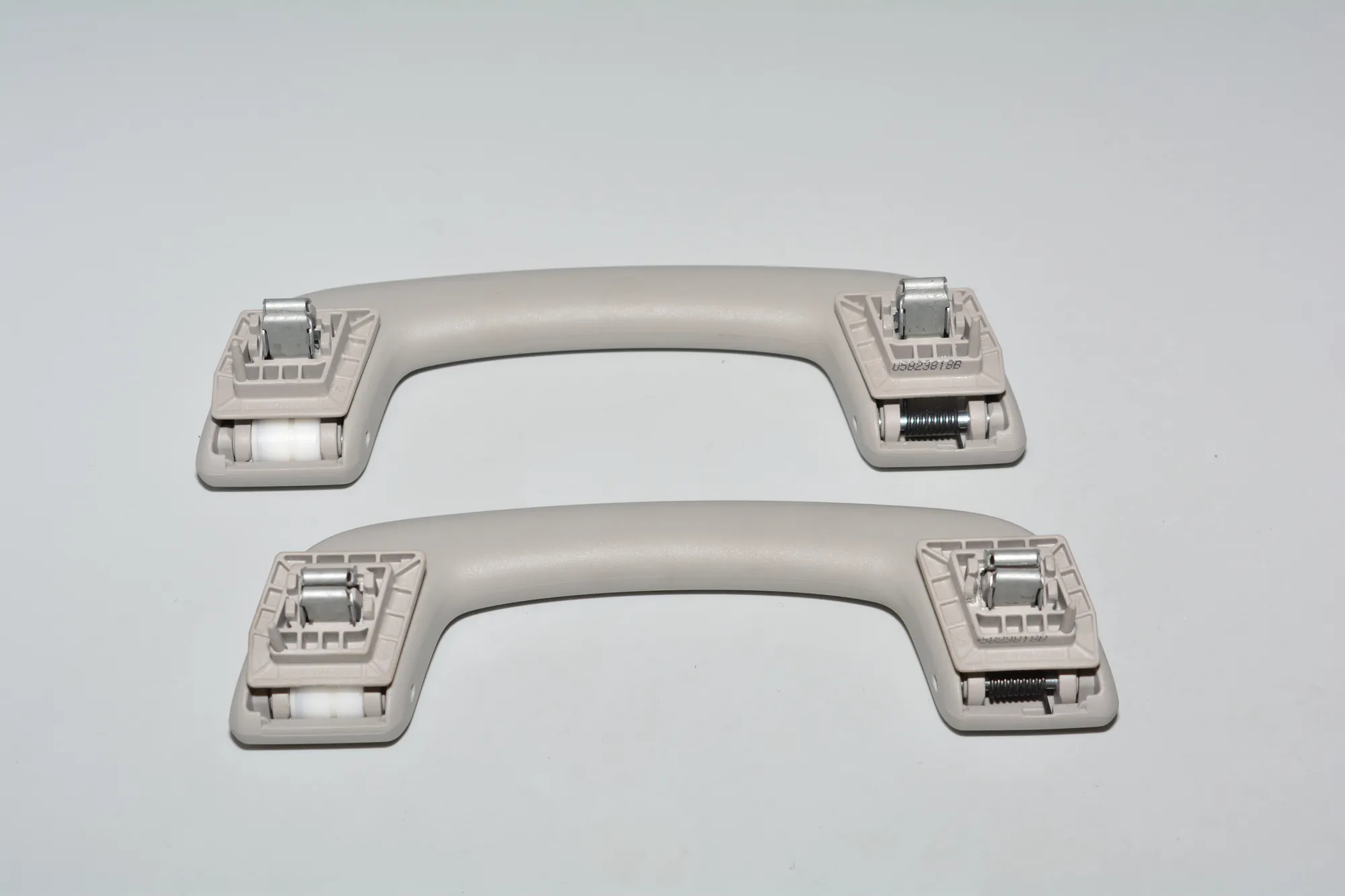 Front Right Roof Handle – OEM 05823818B · BMW i3 (I01) Hybrid 2018 – 4