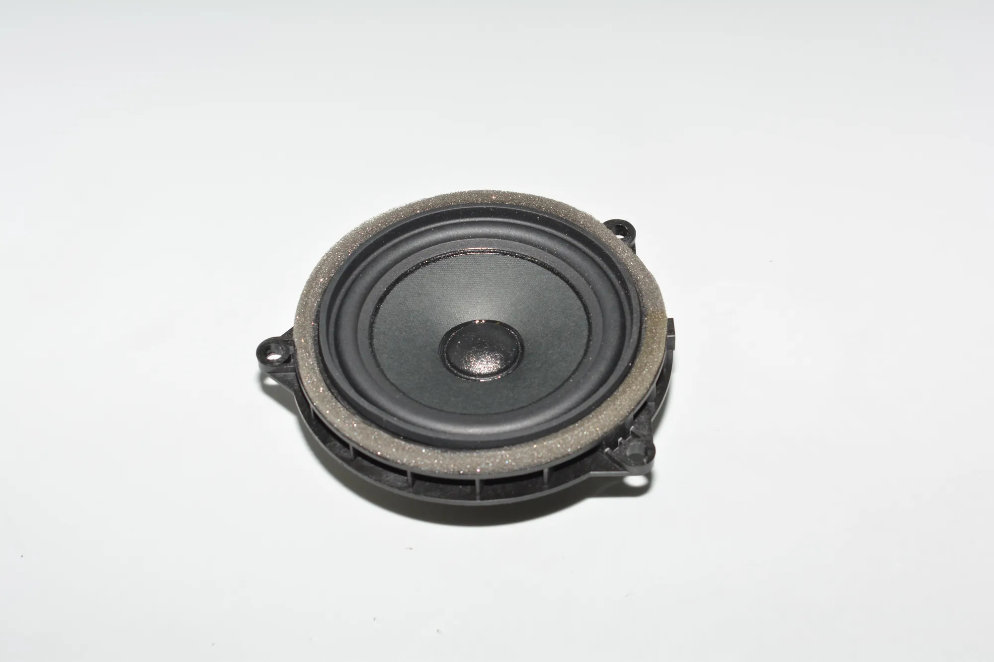 Front Right Door Speaker – OEM 9274700 · BMW i3 (I01) Hybrid 2018