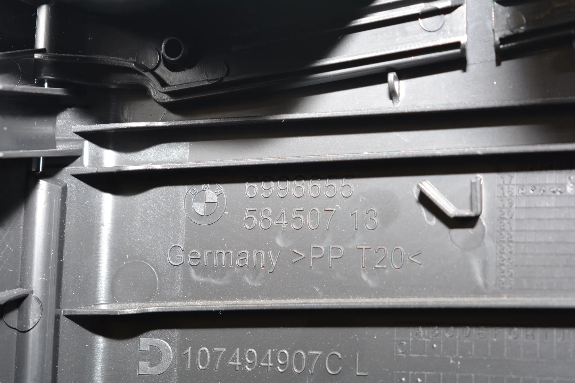 B Pillar Trim – OEM 7287935 · BMW i3 (I01) Hybrid 2018 – 4