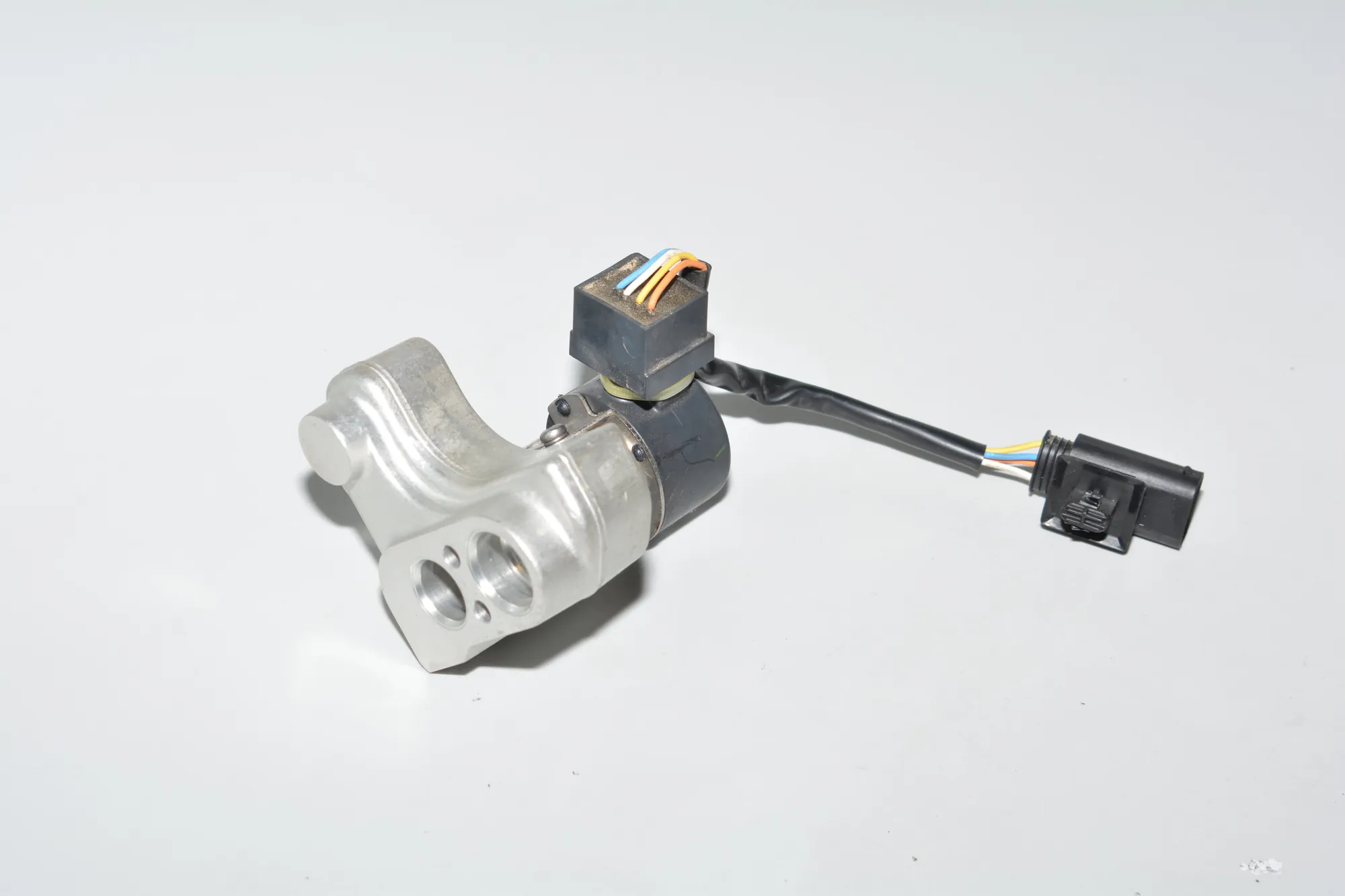 A/C Conditioner Expansion Valve – OEM 9292567 · BMW i3 (I01) Hybrid 2018